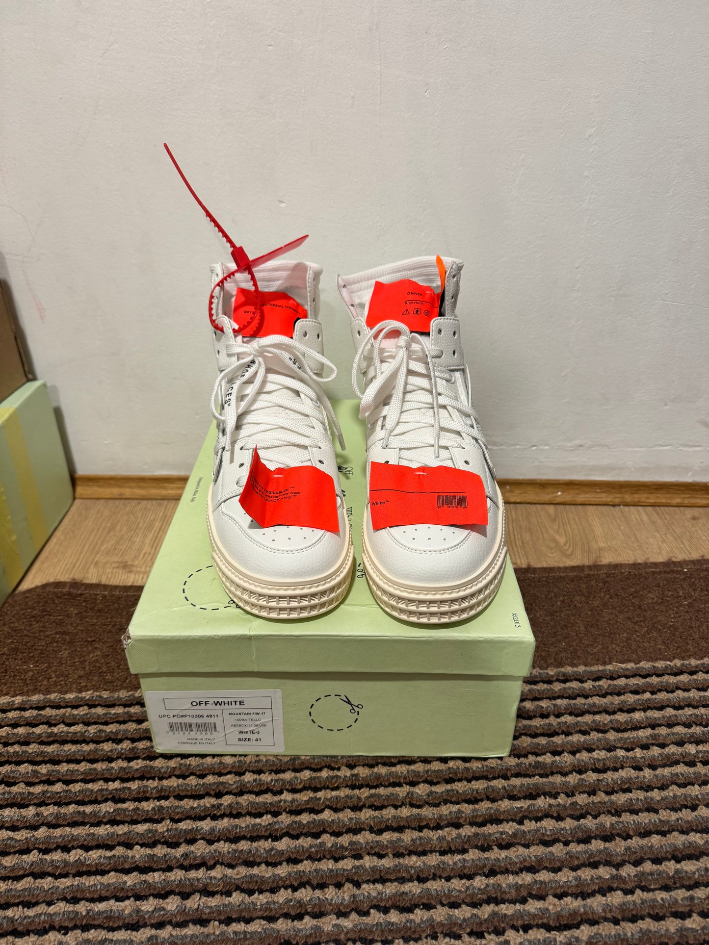Off White Court Broj 39,41(Odmah dostupno)