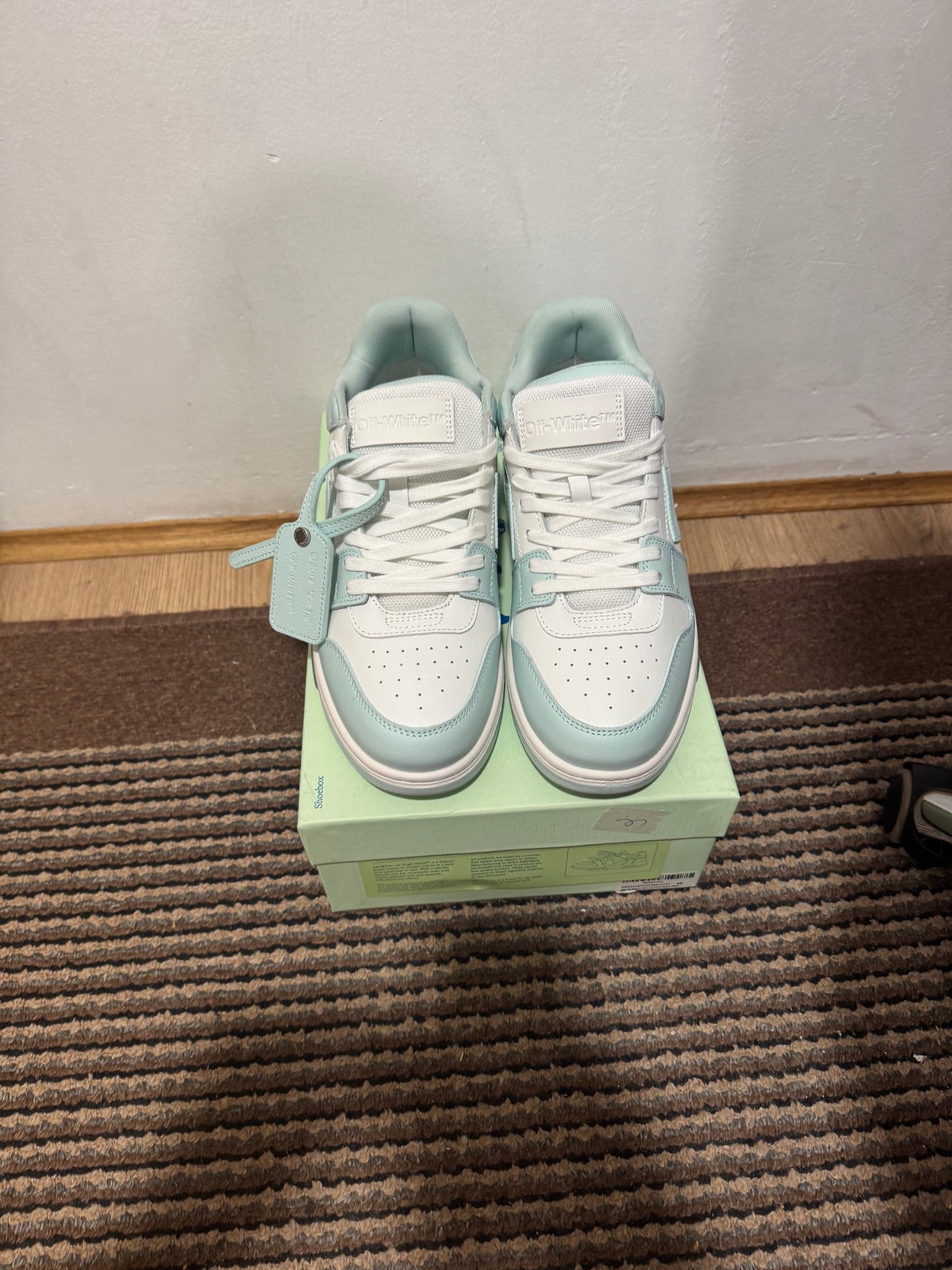 Off White Out of Office Broj 44(Odmah dostupno)