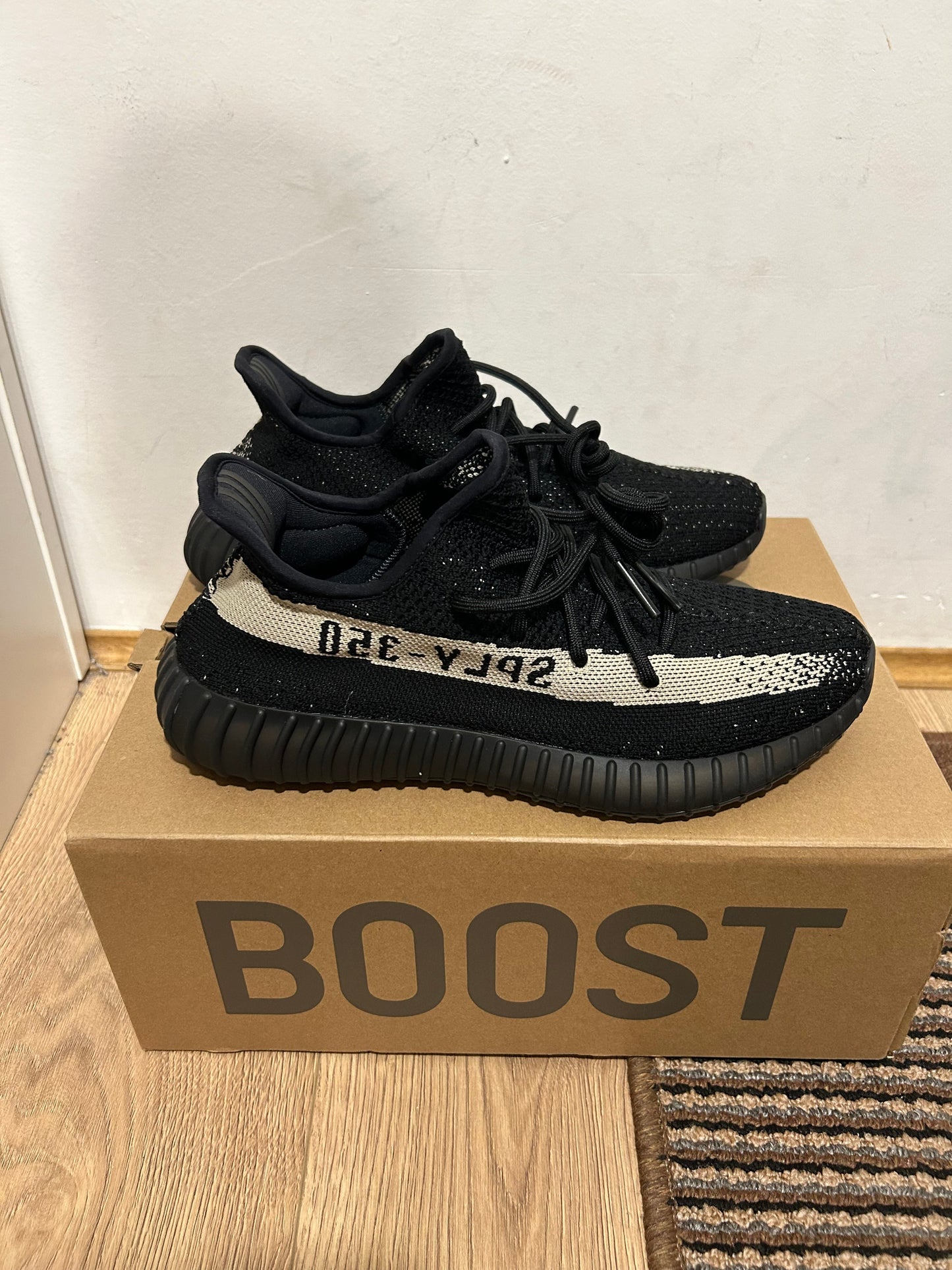 Yeezy 350 Oreo Broj 44(Odmah dostupno)