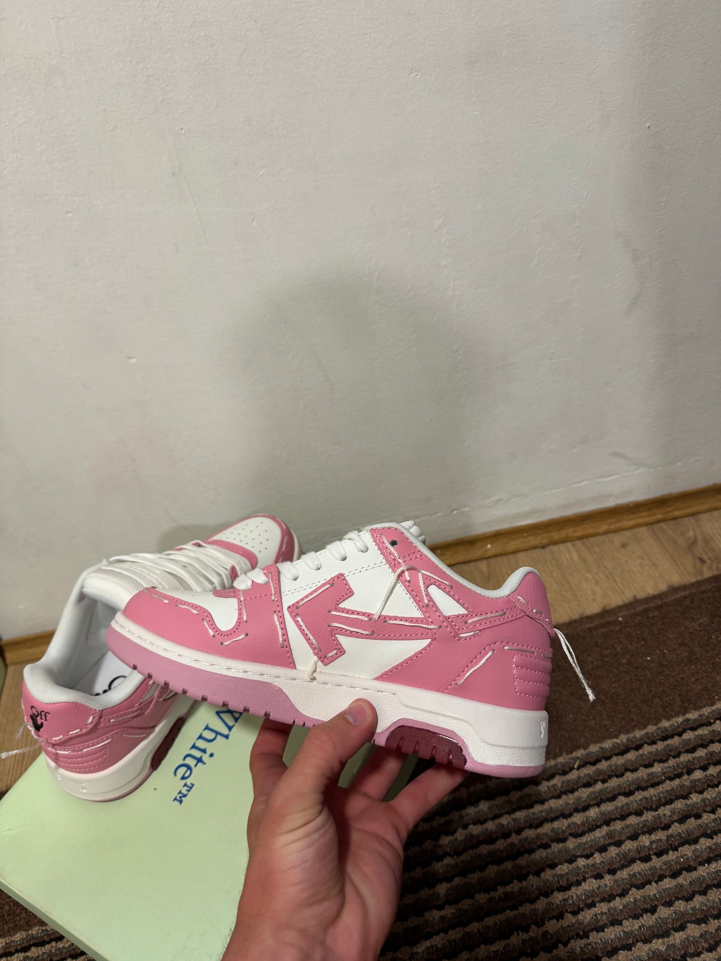 Off White Out of Office Broj 37(Odmah dostupno)