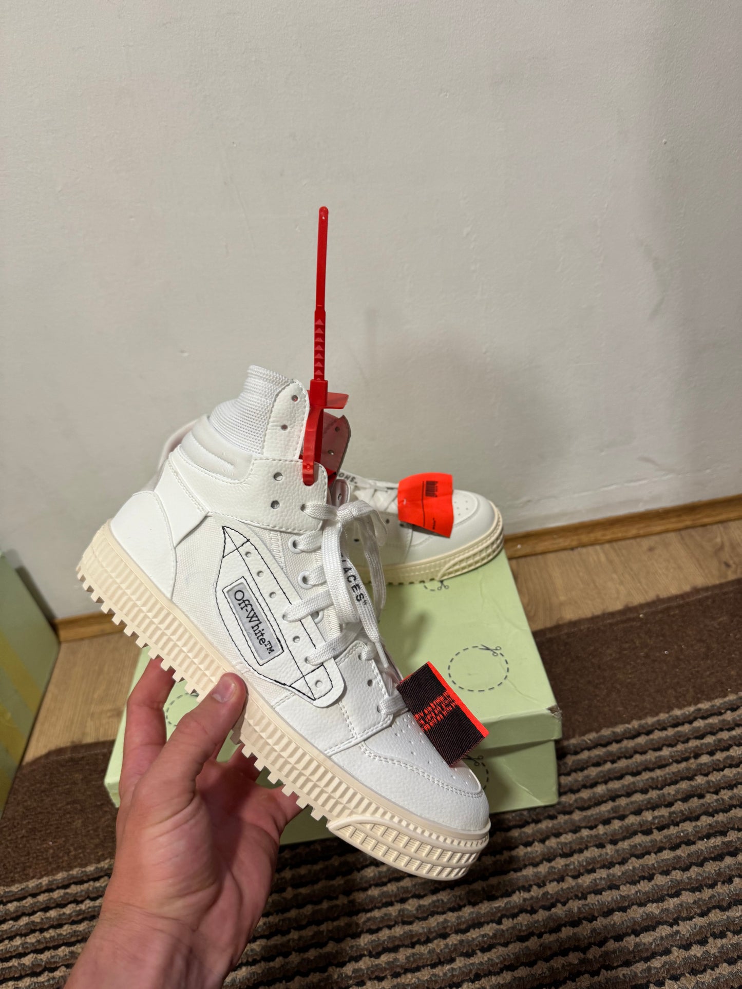 Off White Court Broj 39,41(Odmah dostupno)