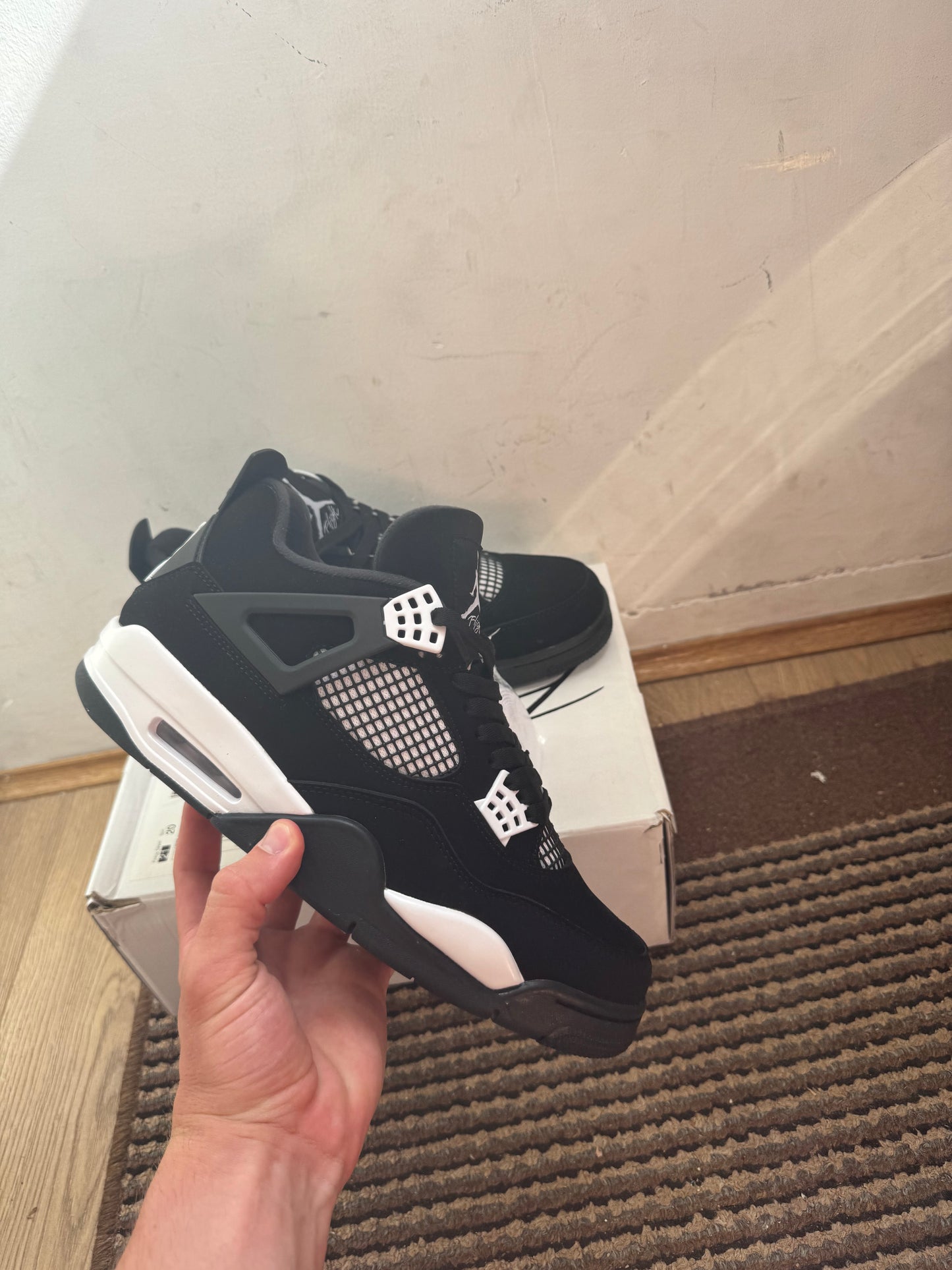 Jordan 4 White Thunder Broj 44 (Odmah dostupno)