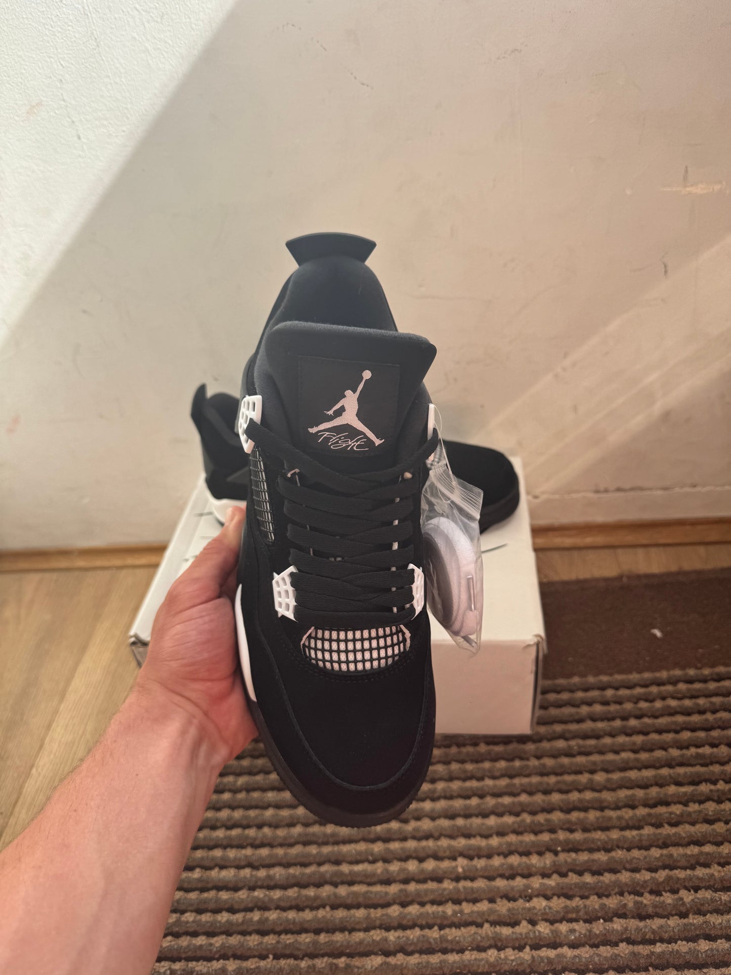 Jordan 4 White Thunder Broj 44 (Odmah dostupno)