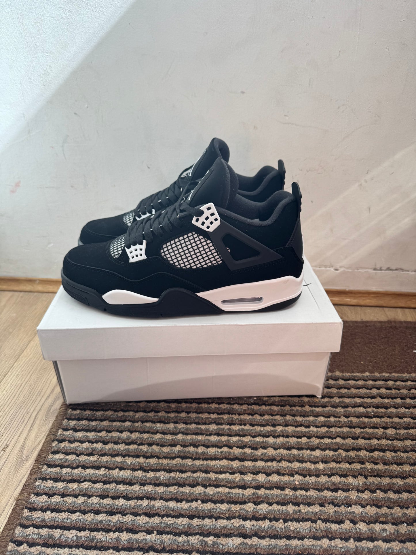 Jordan 4 White Thunder Broj 44 (Odmah dostupno)