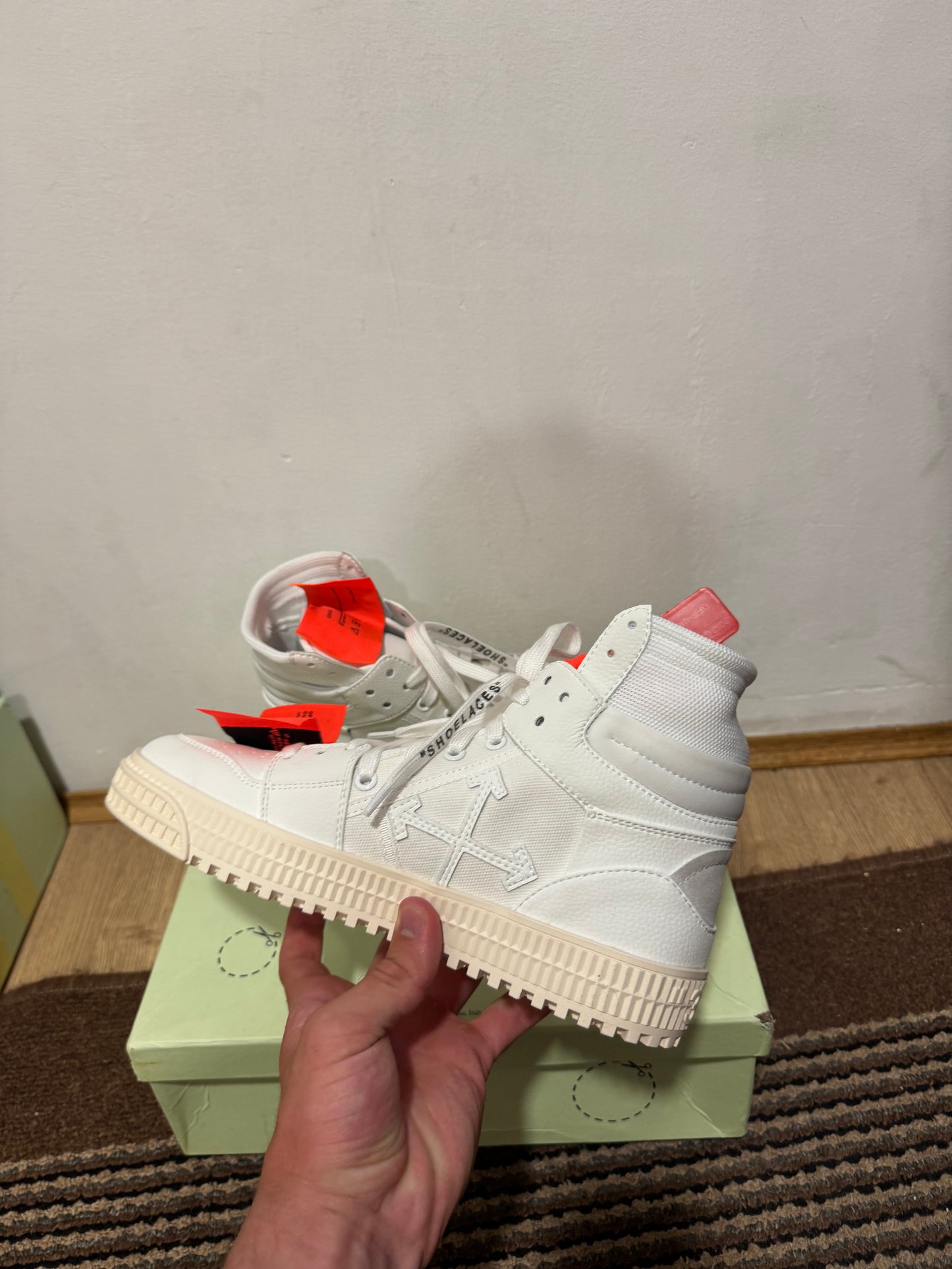Off White Court Broj 39,41(Odmah dostupno)