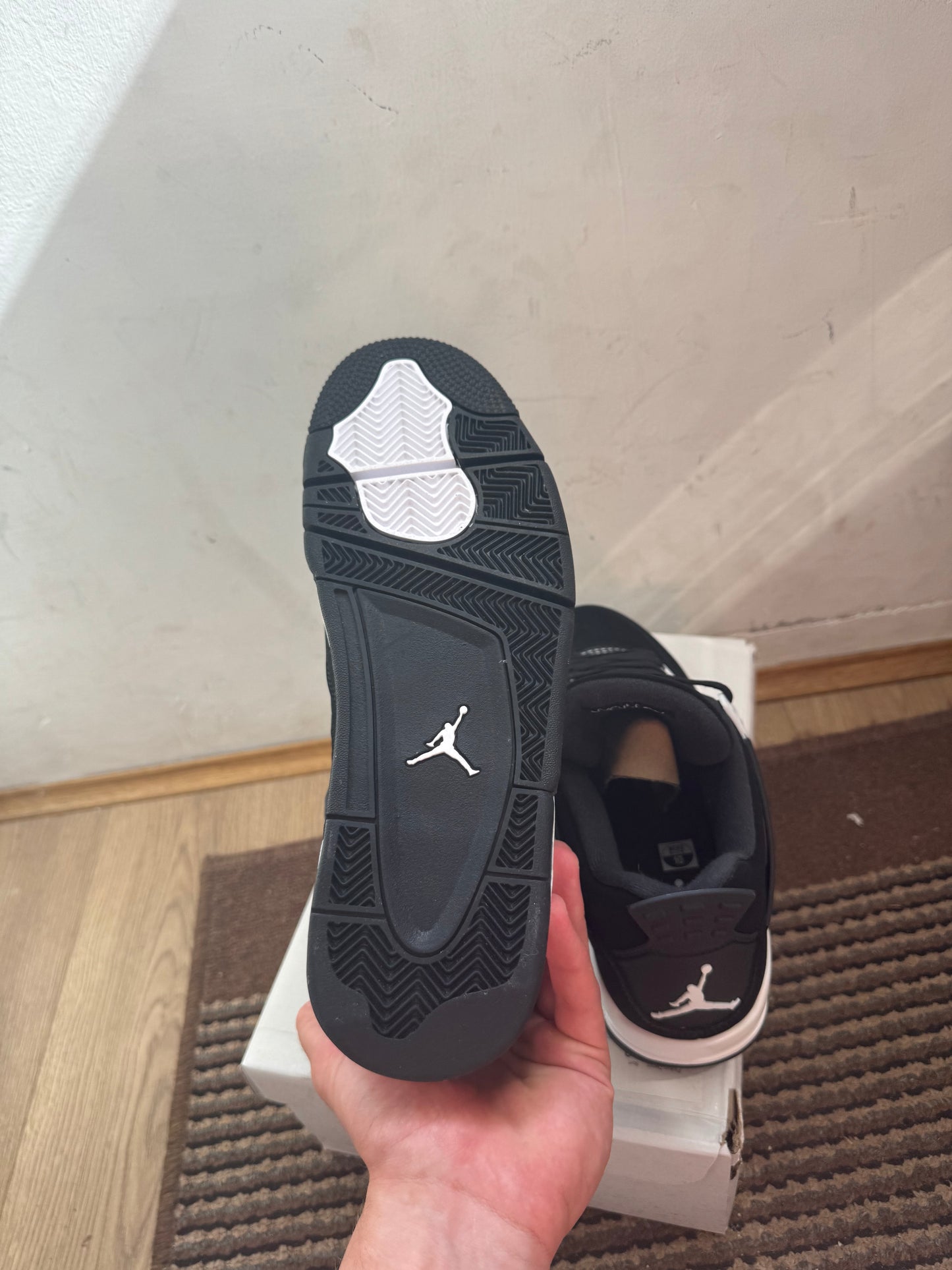 Jordan 4 White Thunder Broj 44 (Odmah dostupno)