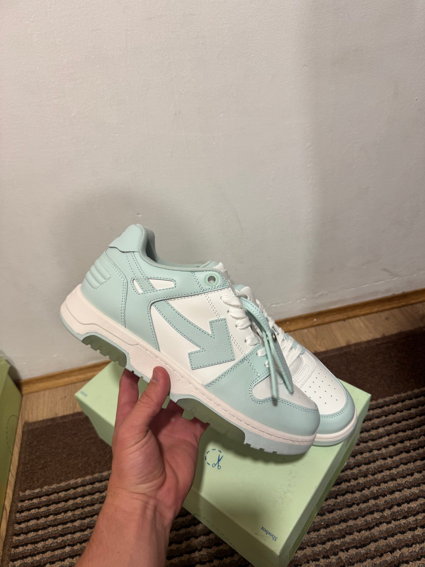 Off White Out of Office Broj 44(Odmah dostupno)