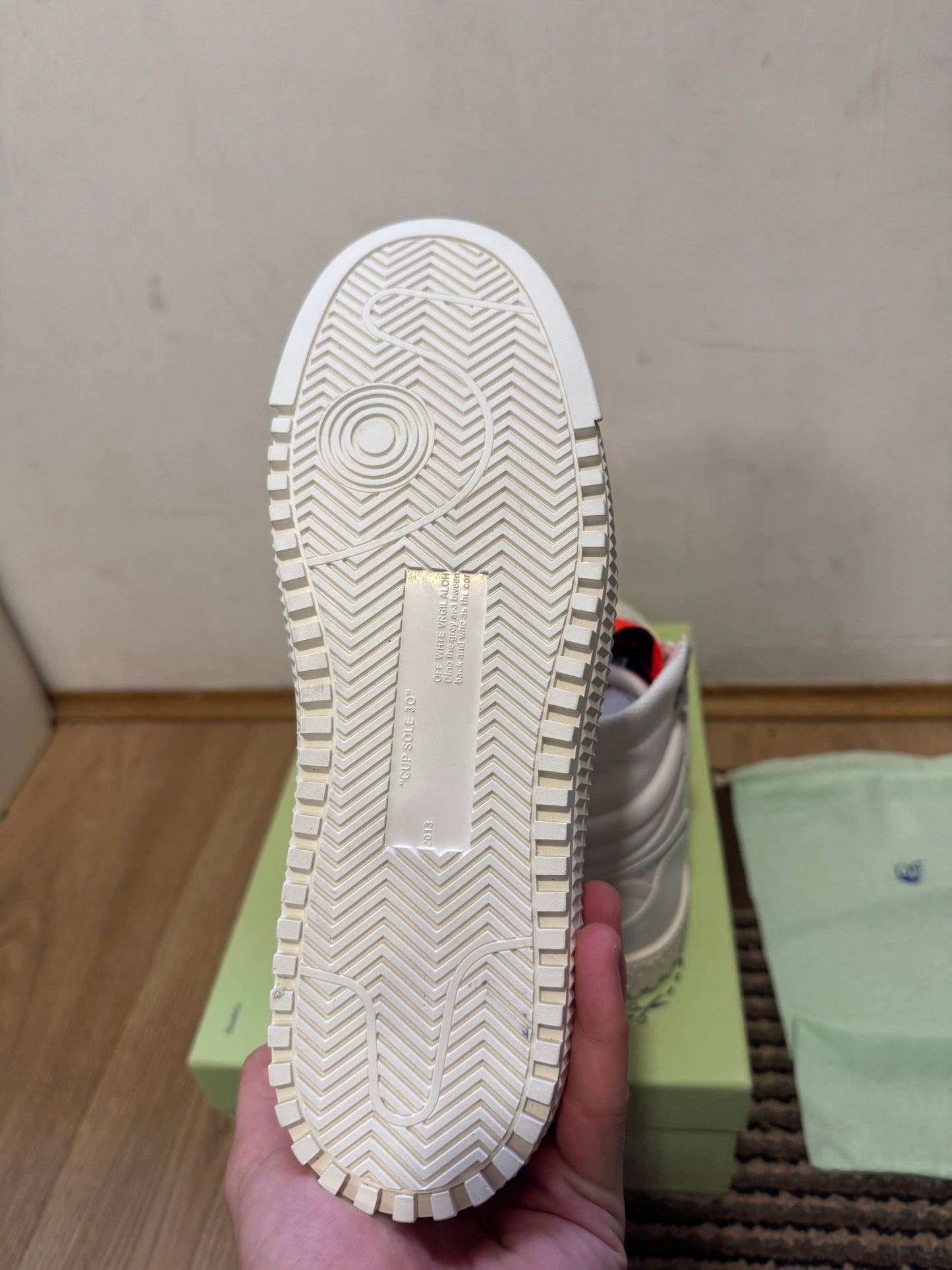 Off White Court Broj 40(Odmah dostupno)