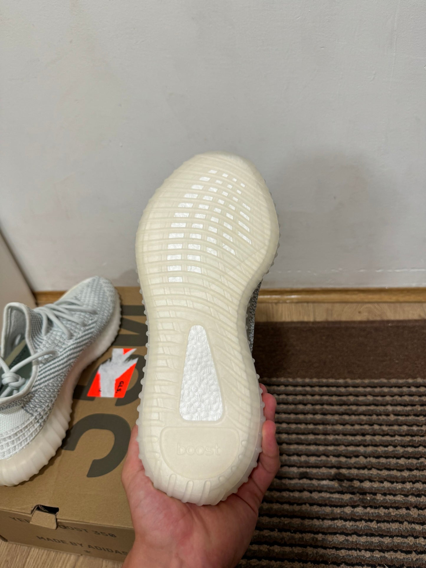 Yeezy 350 Cloud White Broj 39(Odmah dostupno)