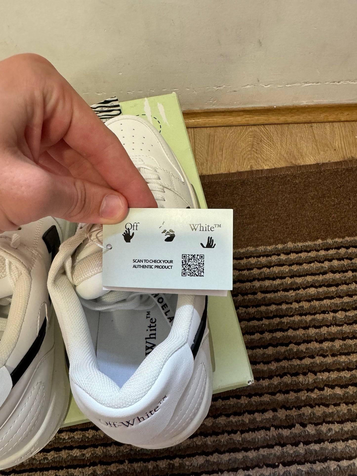 Off White Out of Office Broj 46(Odmah dostupno) NOSENE JEDANPUT!!! OŠTEĆENA KUTIJA!!!