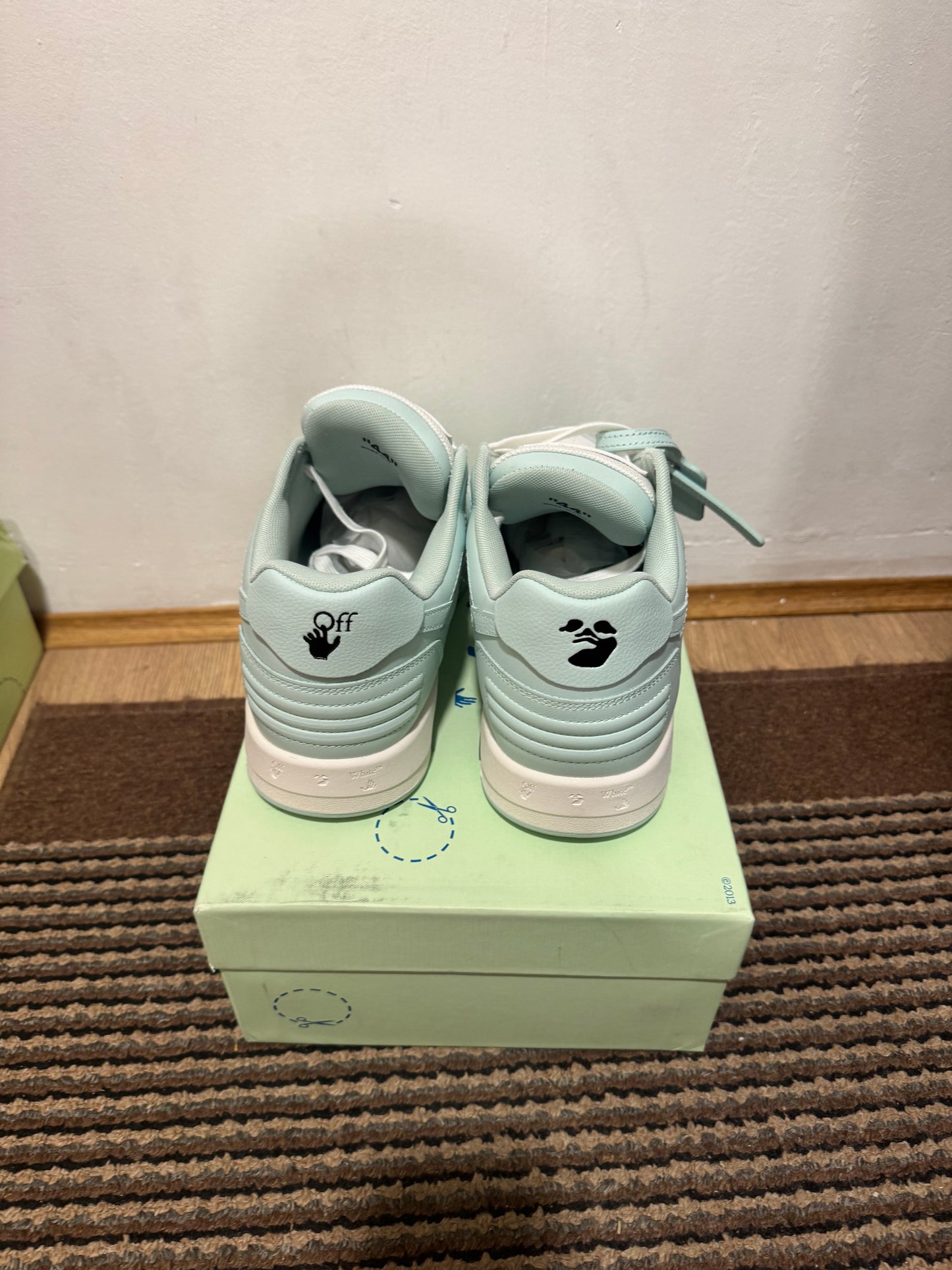 Off White Out of Office Broj 44(Odmah dostupno)