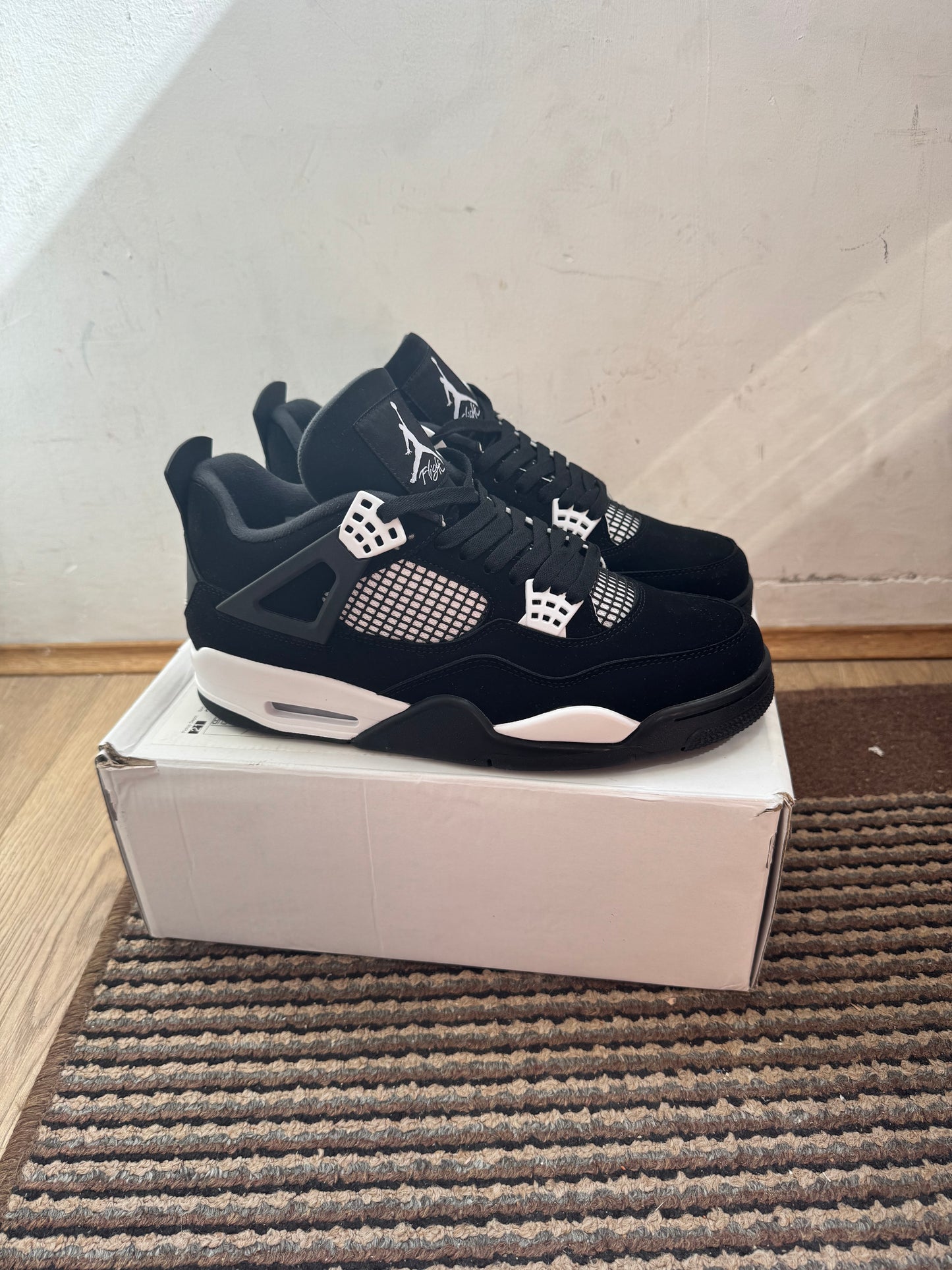 Jordan 4 White Thunder Broj 44 (Odmah dostupno)