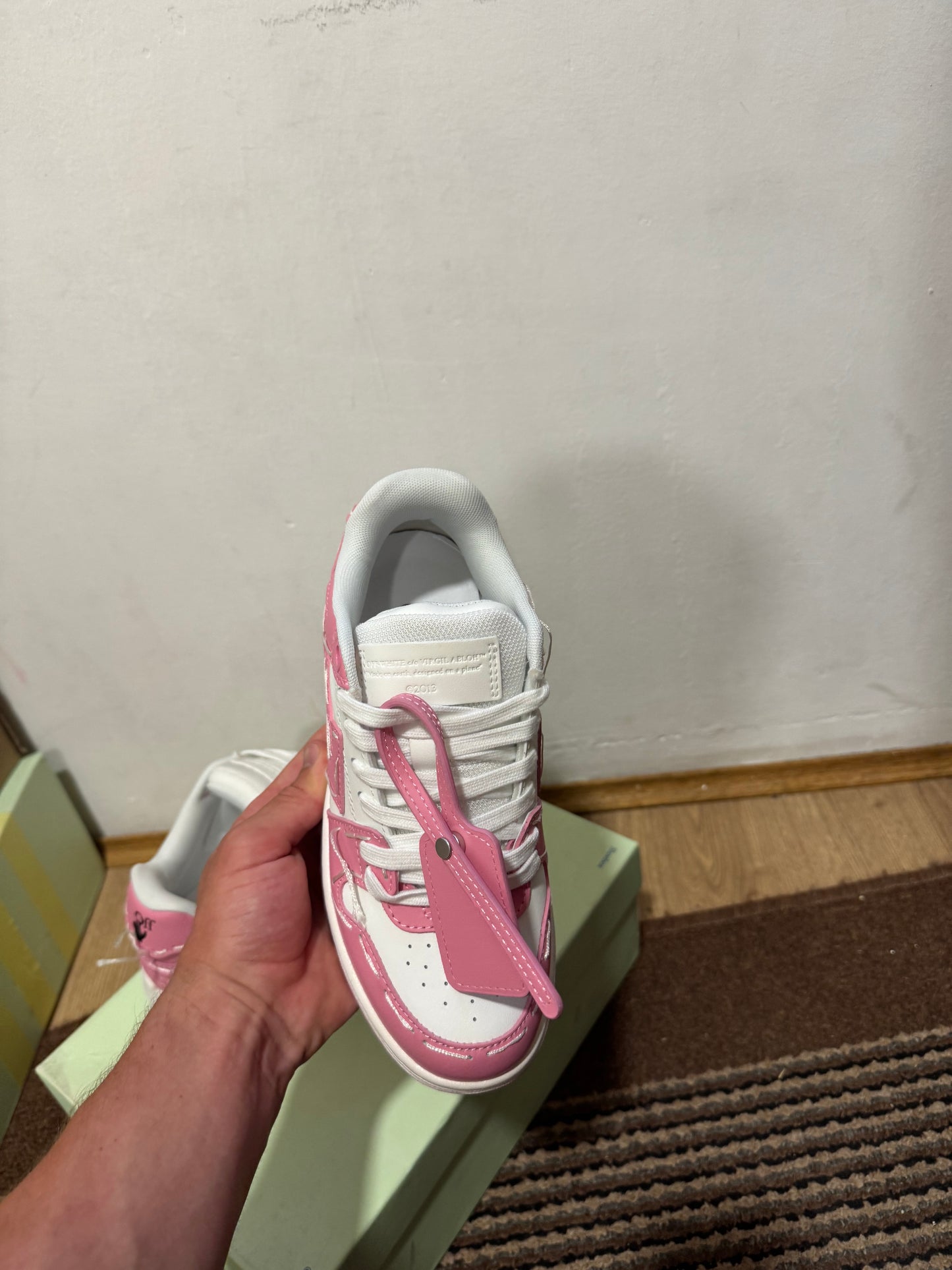 Off White Out of Office Broj 37(Odmah dostupno)