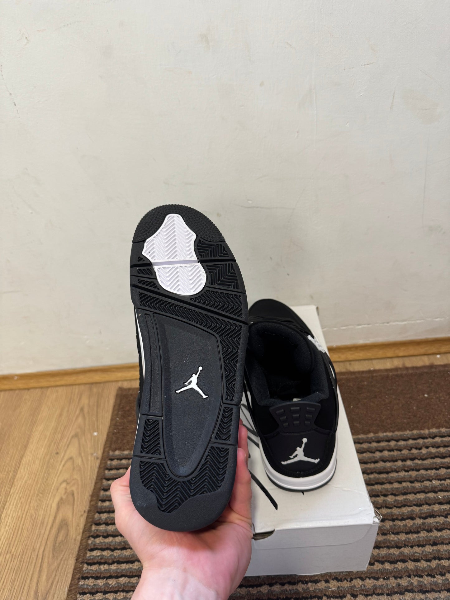 Jordan 4 White Thubder Broj 42(Odmah dostupno)