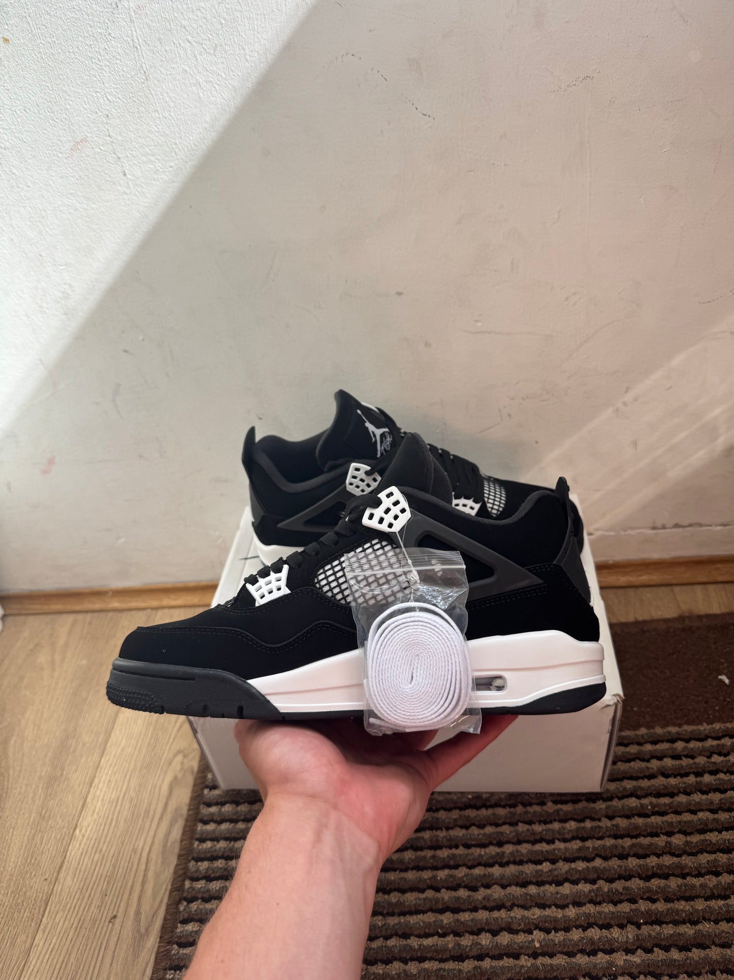 Jordan 4 White Thunder Broj 44 (Odmah dostupno)