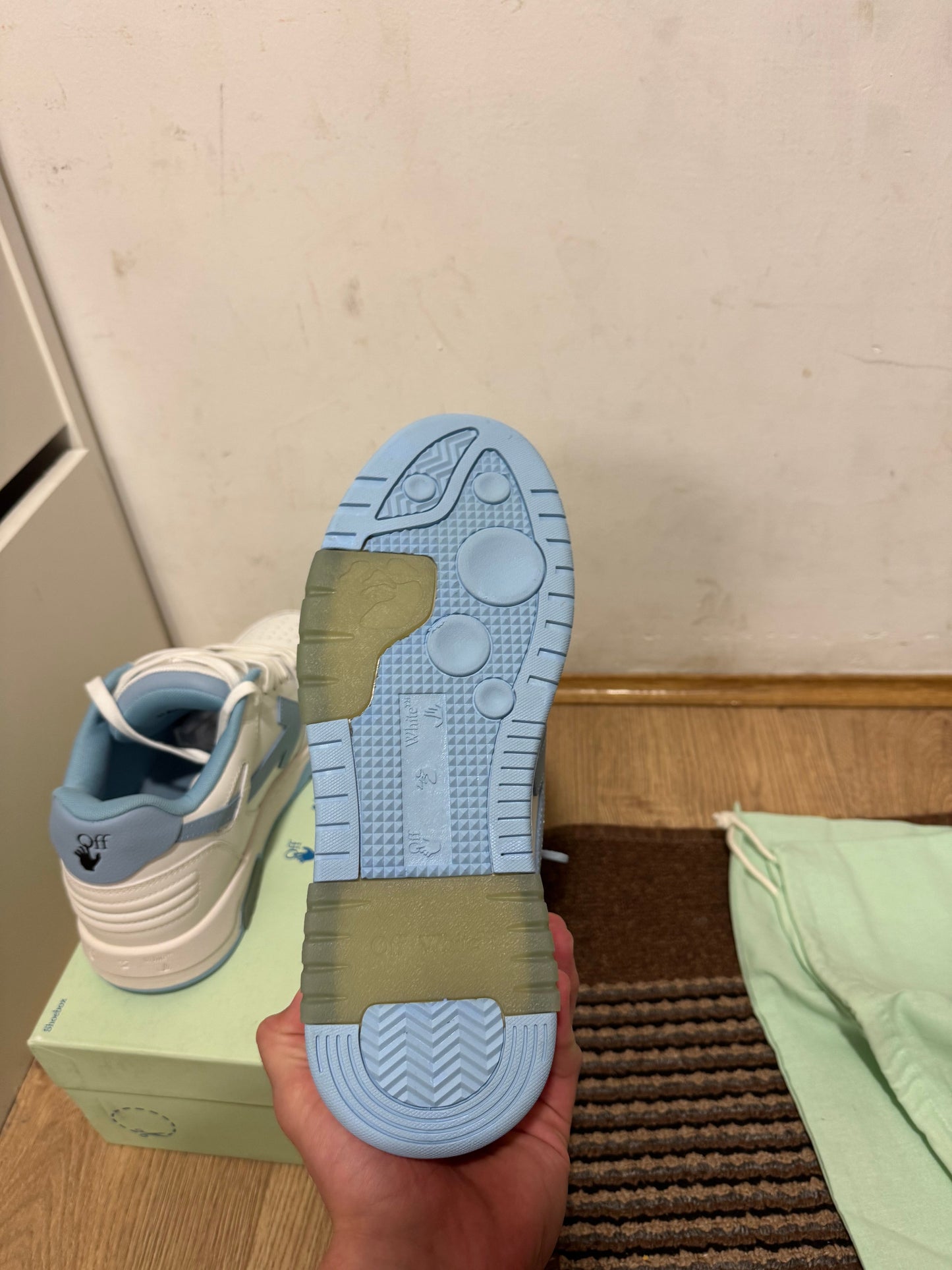 Off White Out of Office Broj 41,47(Odmah dostupno)