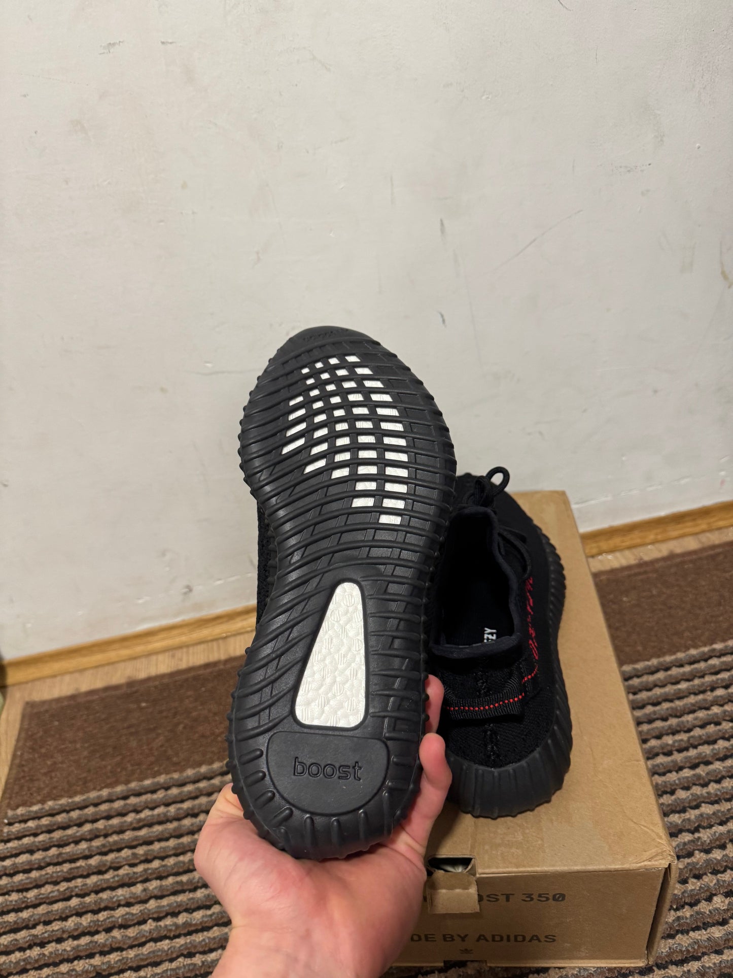Yeezy 350 Bred Broj 37,44,46(Odmah Dostupno)