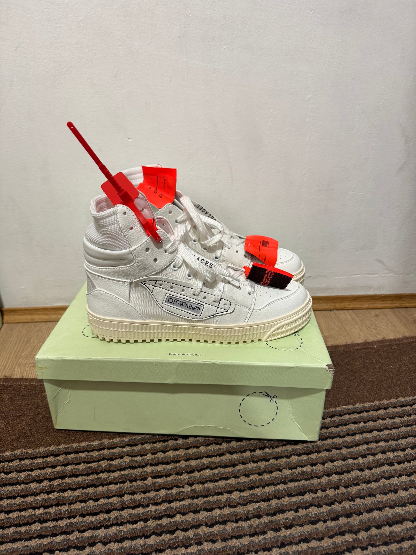 Off White Court Broj 39,41(Odmah dostupno)