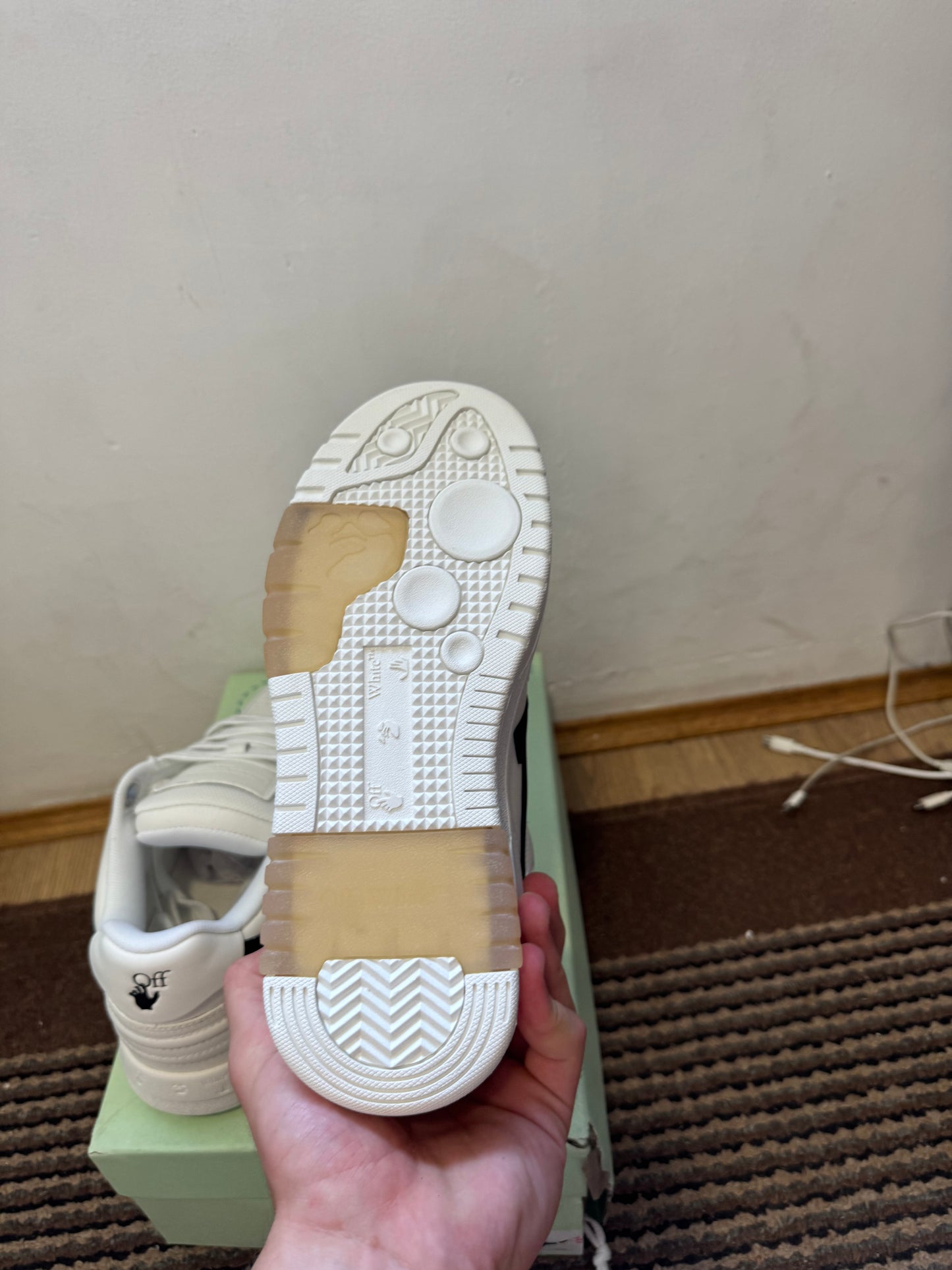 Off White Out of Office Broj 38(Odmah dostupno)