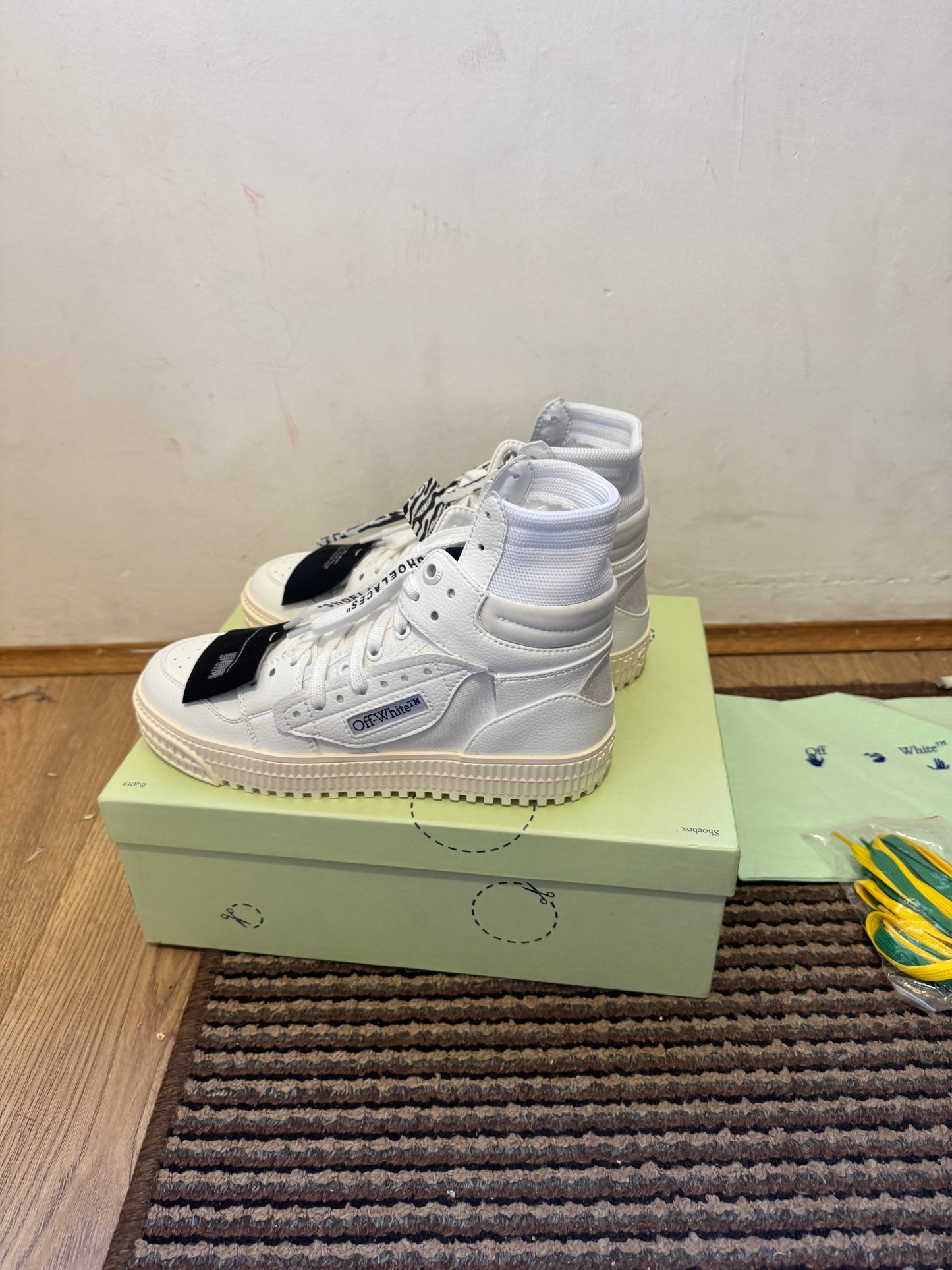 Off White Court Broj 39,46(Odmah dostupno)