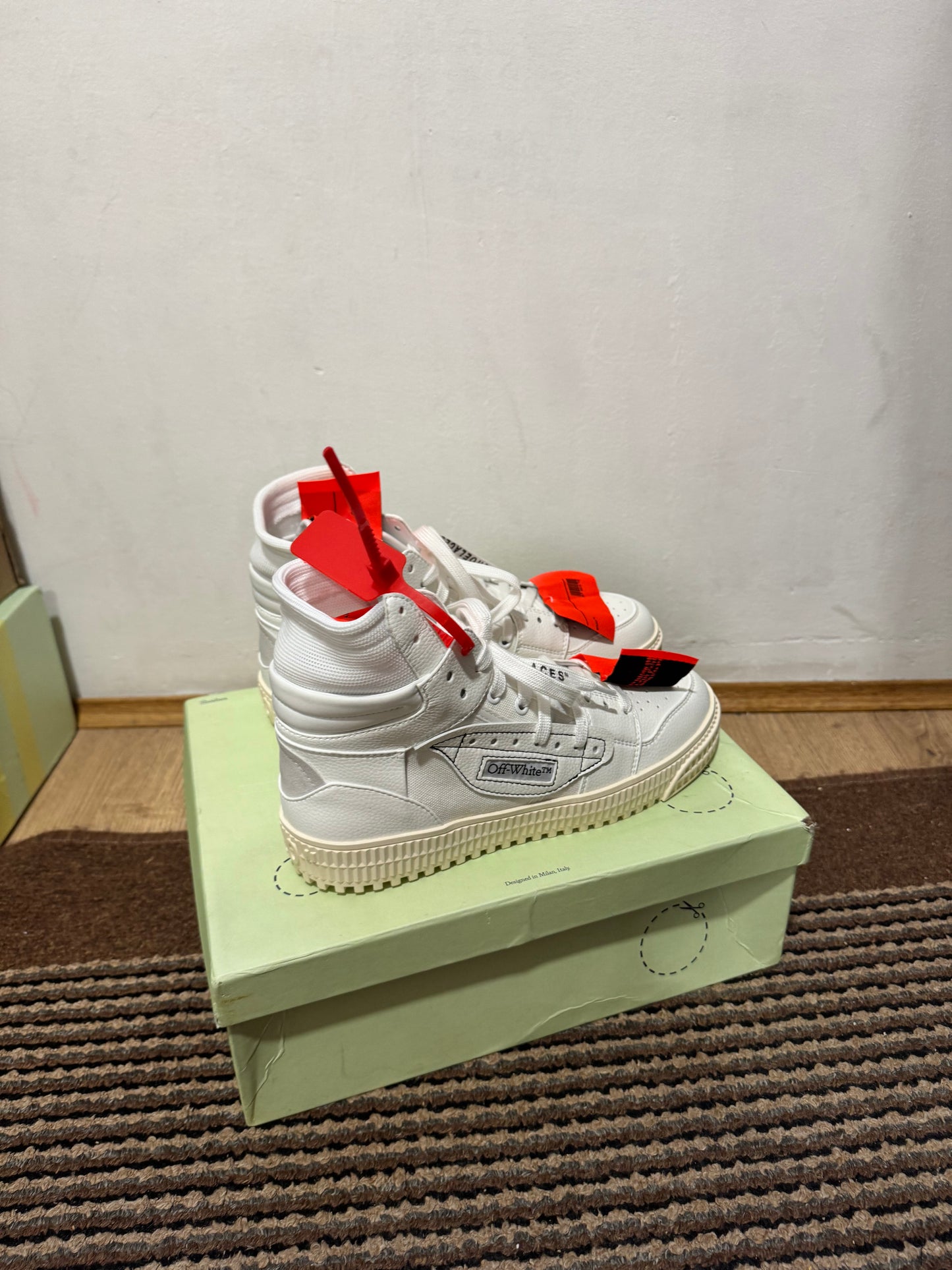 Off White Court Broj 39,41(Odmah dostupno)