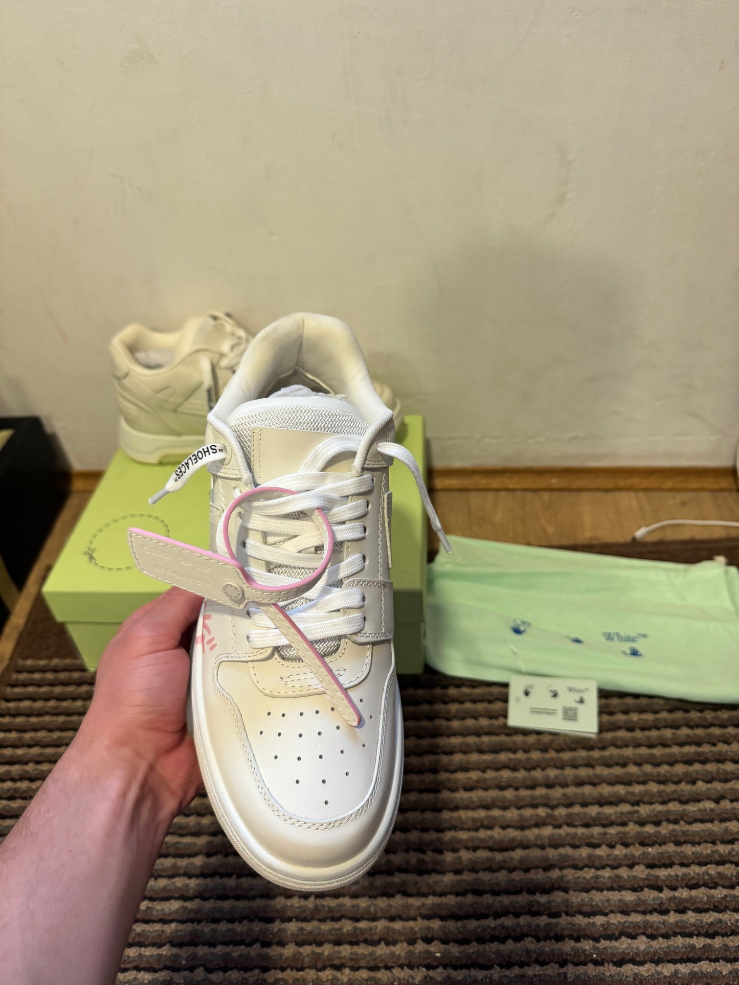 Off White Out of Office Broj 43(Odmah dostupno)