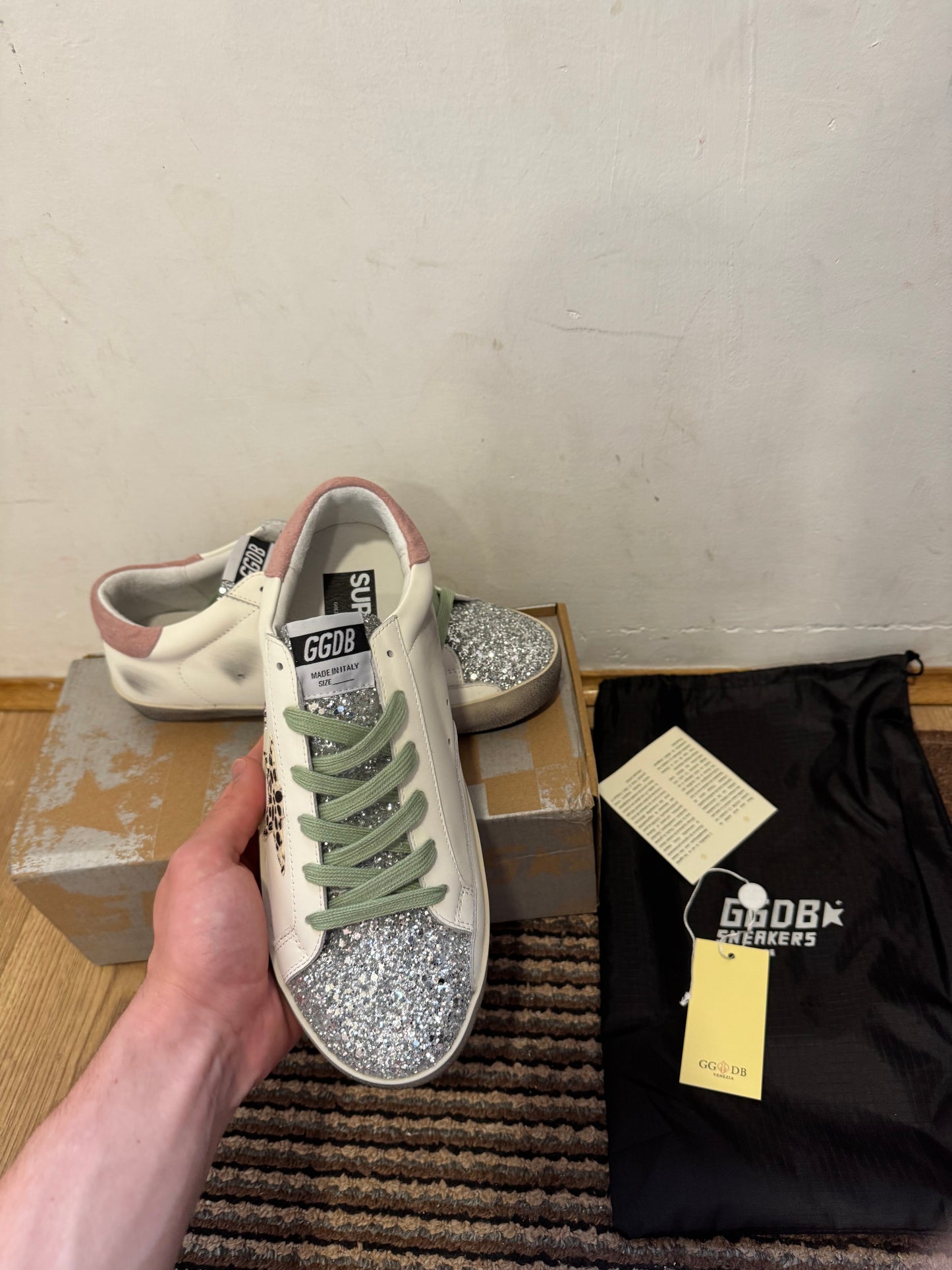 Golden Goose Broj 42 (Odmah dostupno)