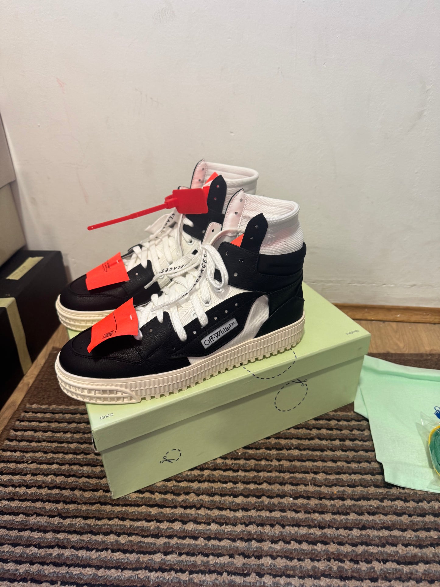 Off White Court Broj 41(Odmah dostupno)