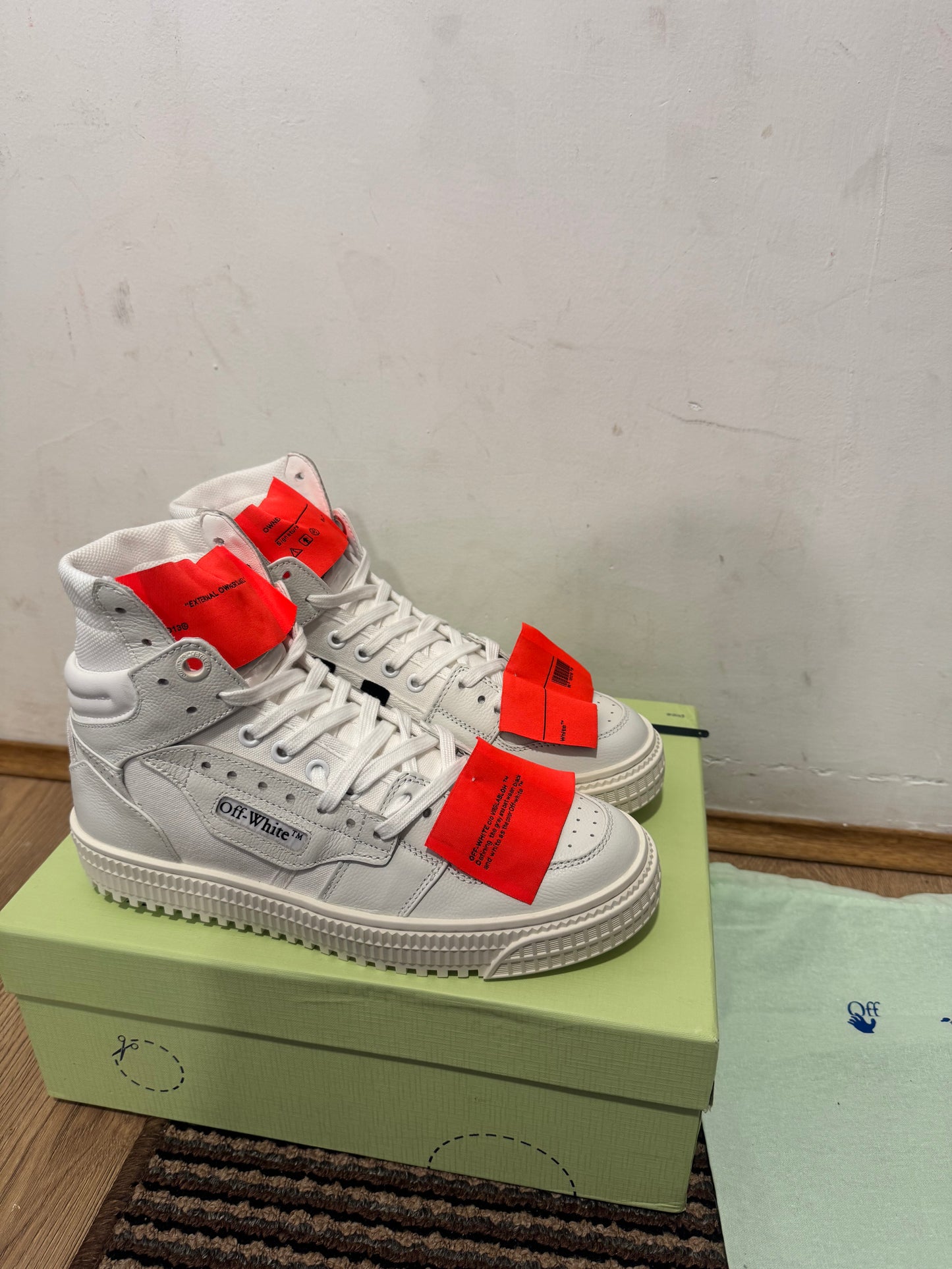 Off White Court Broj 40 (Odmah dostupno)