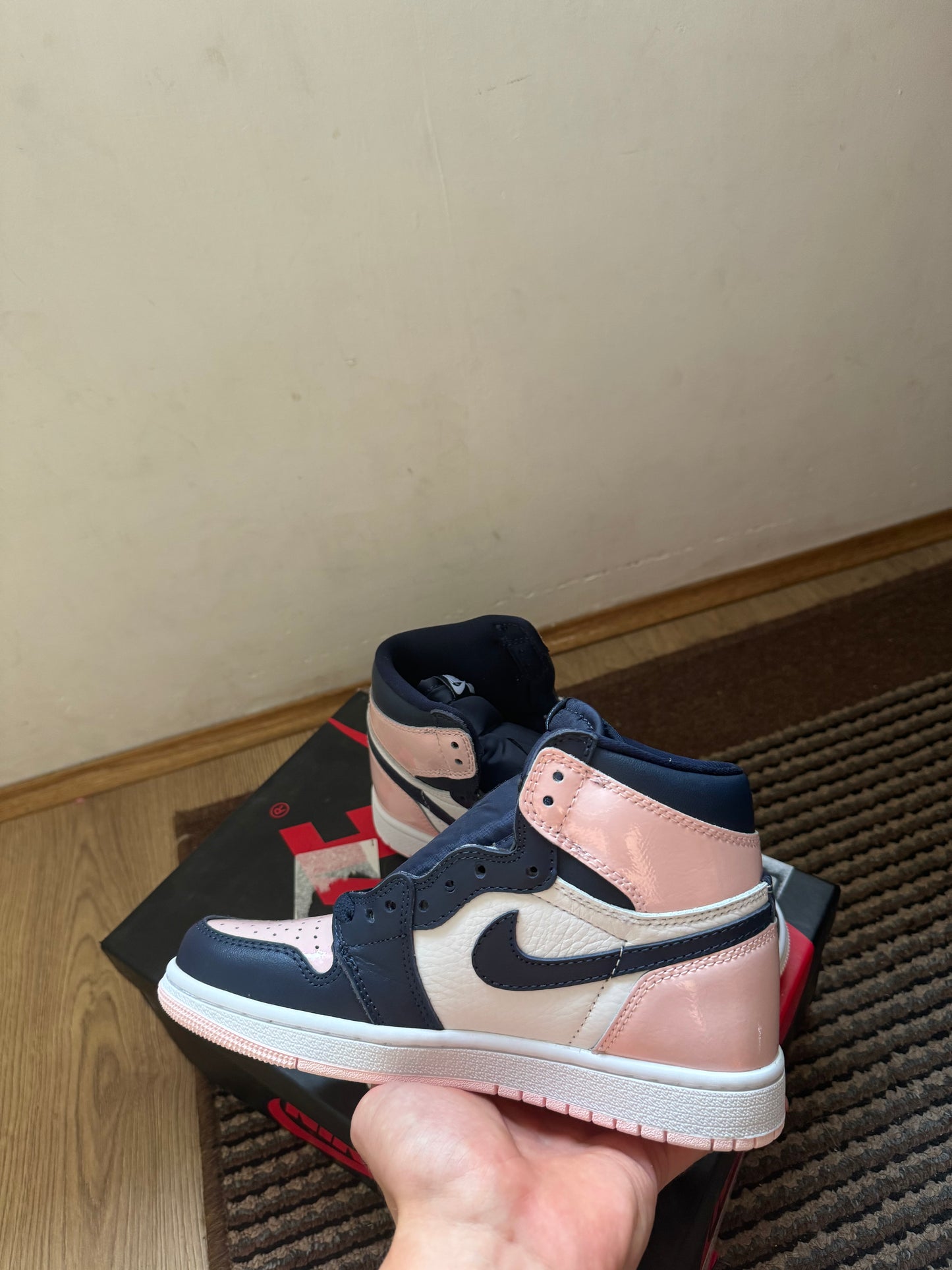 Jordan 1 Atmosphere Broj 37.5 (Odmah dostupno)