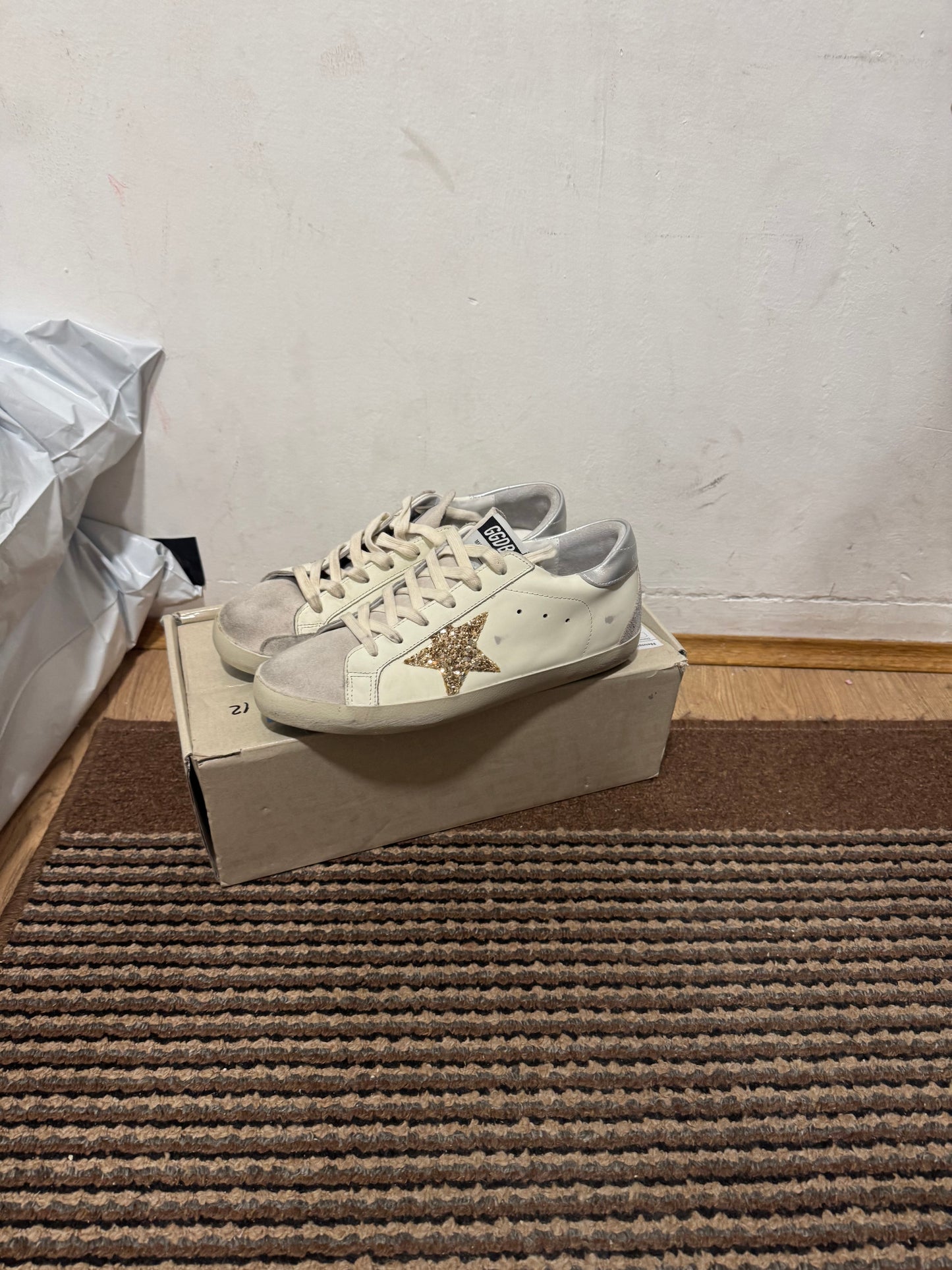 Golden Goose Broj 40(Odmah dostupno) (KORISTENE SVE VIDLJVINO NA SLICI!)
