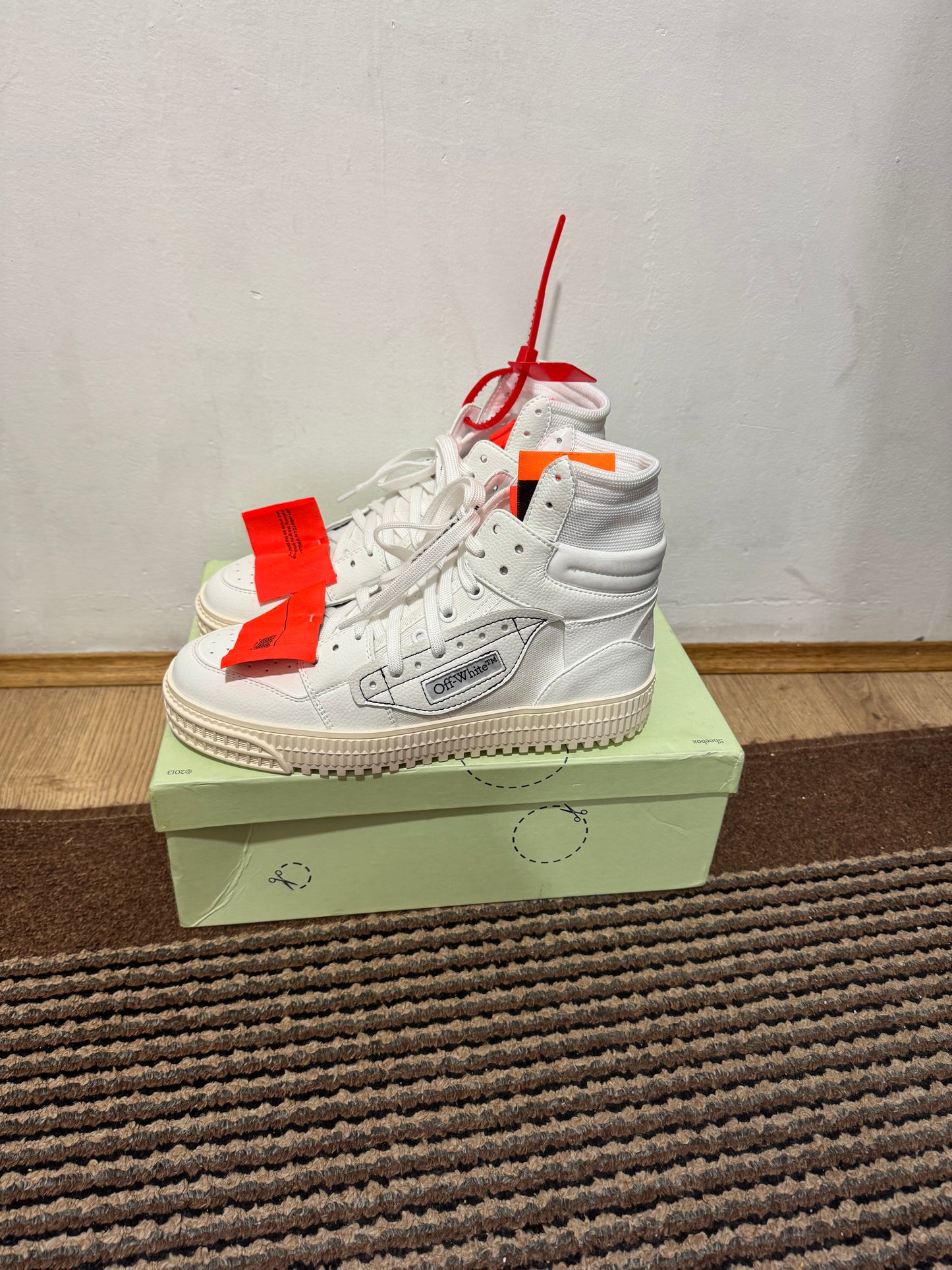 Off White Court Broj 39,41(Odmah dostupno)