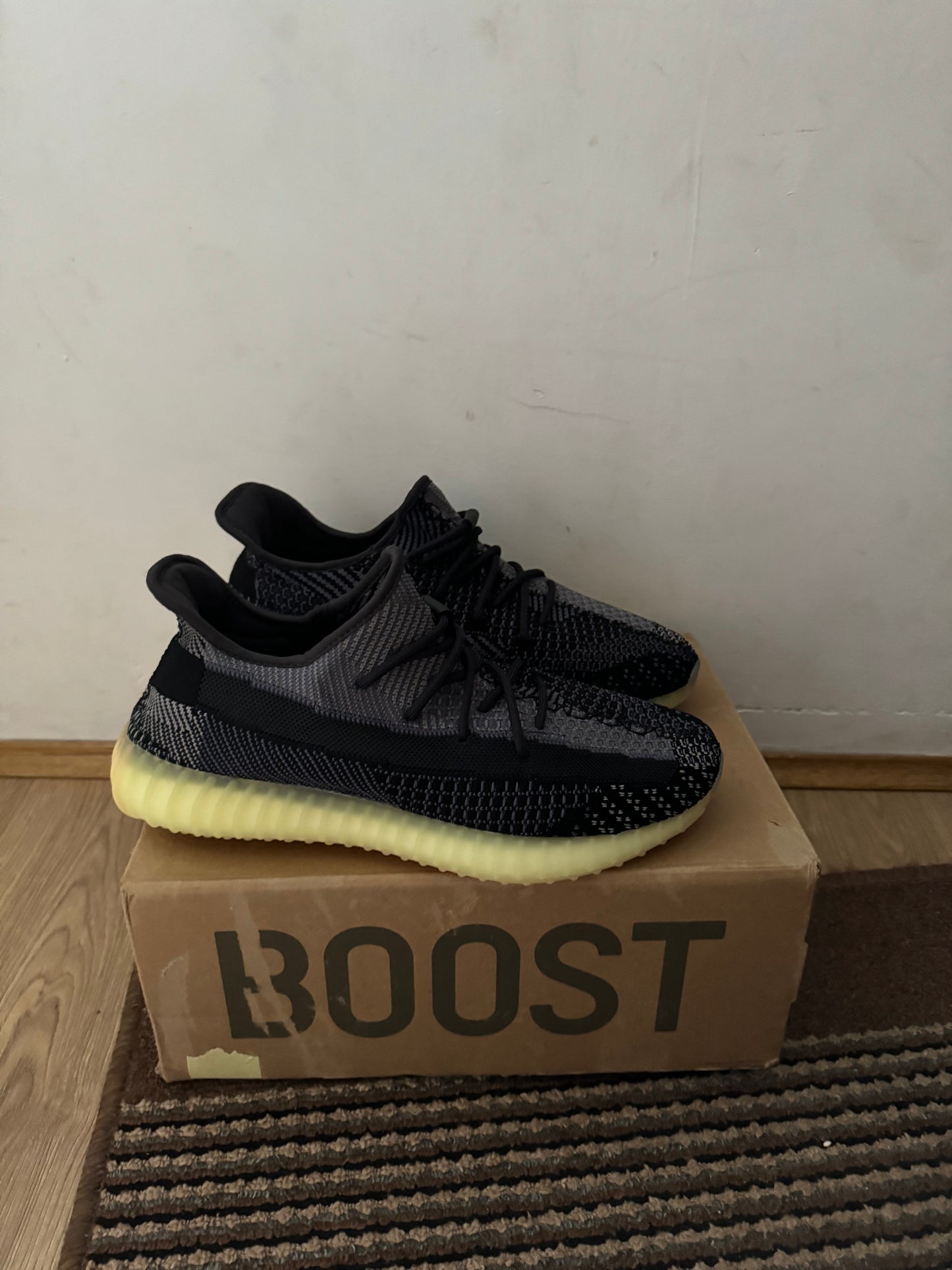 Yeezy 350 Carbon Broj 45 (Odmah dostupno)