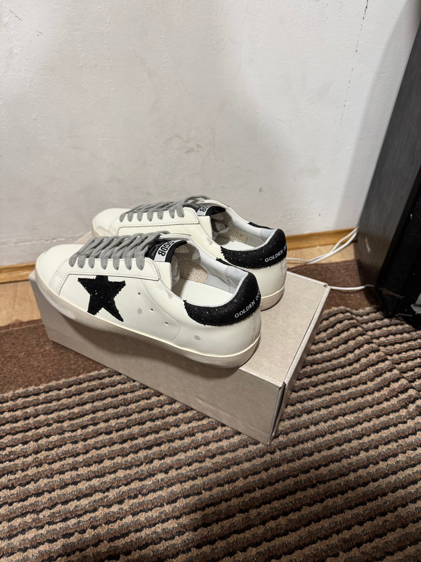 Golden goose 37,41(Odmah dostupne)