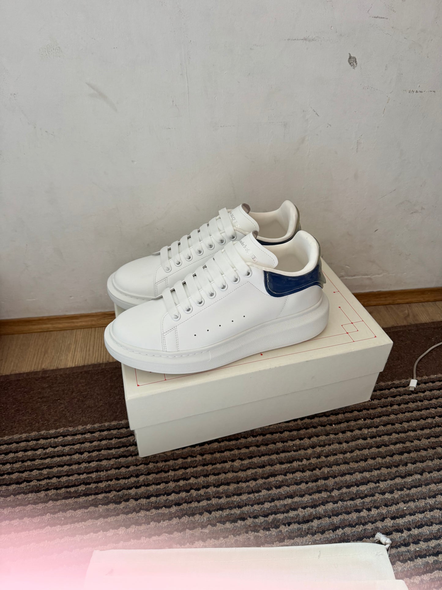 Alexander McQueen Broj 44(Odmah Dostupno)