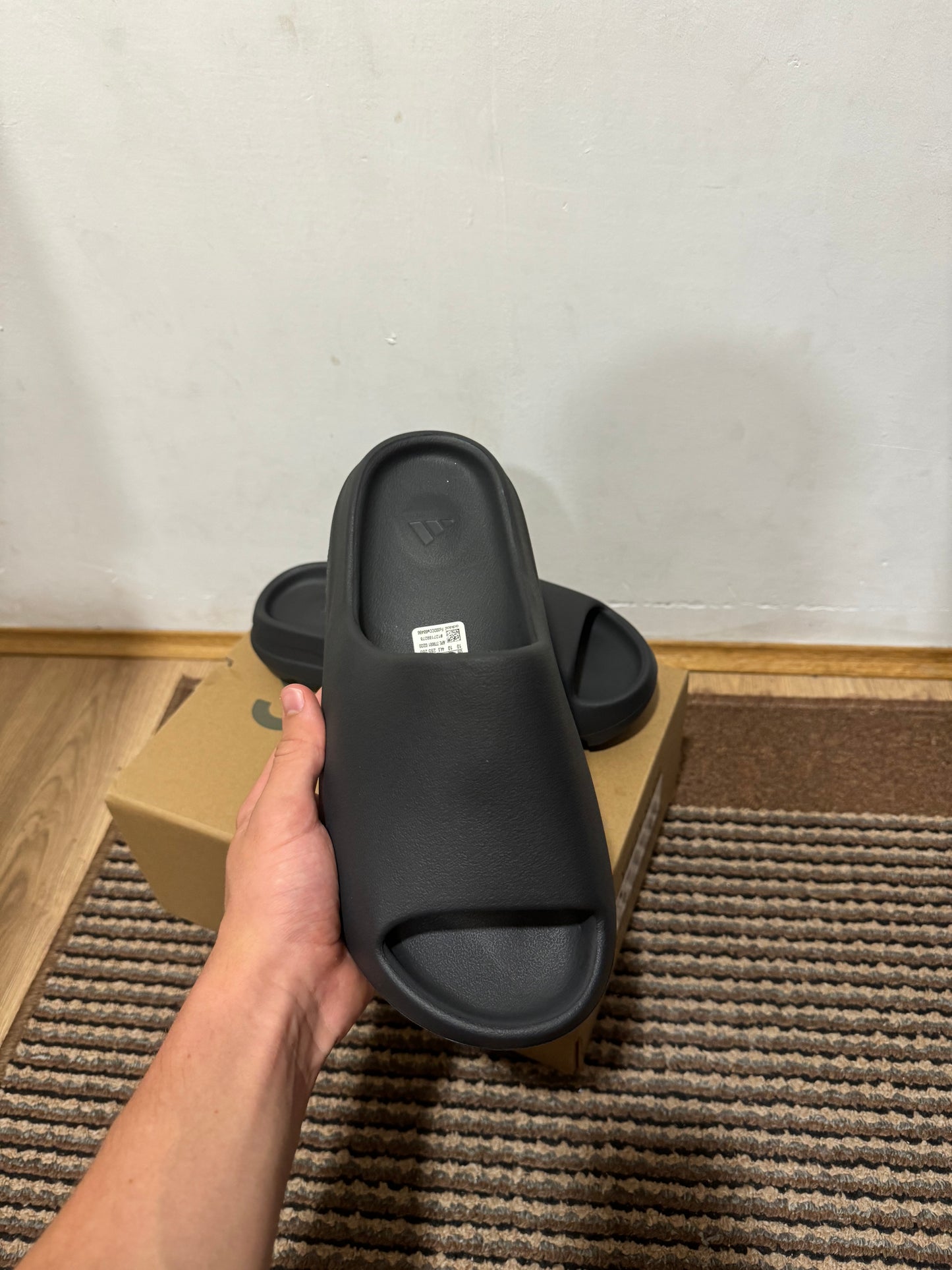 Yeezy Slide Onyx Broj 44 1/2 (Odmah dostupno)