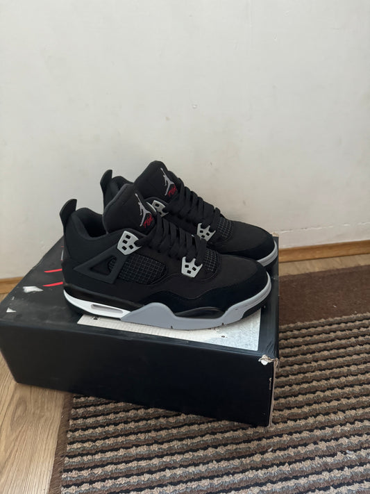 Jordan 4 Black Canvas Broj 37.5 (Odmah dostupno)