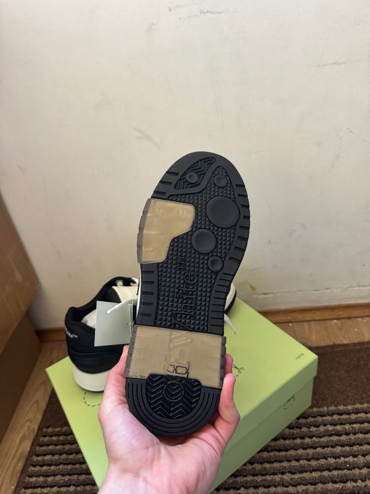 Off White Out of Office Broj 42(Odmah dostupno)