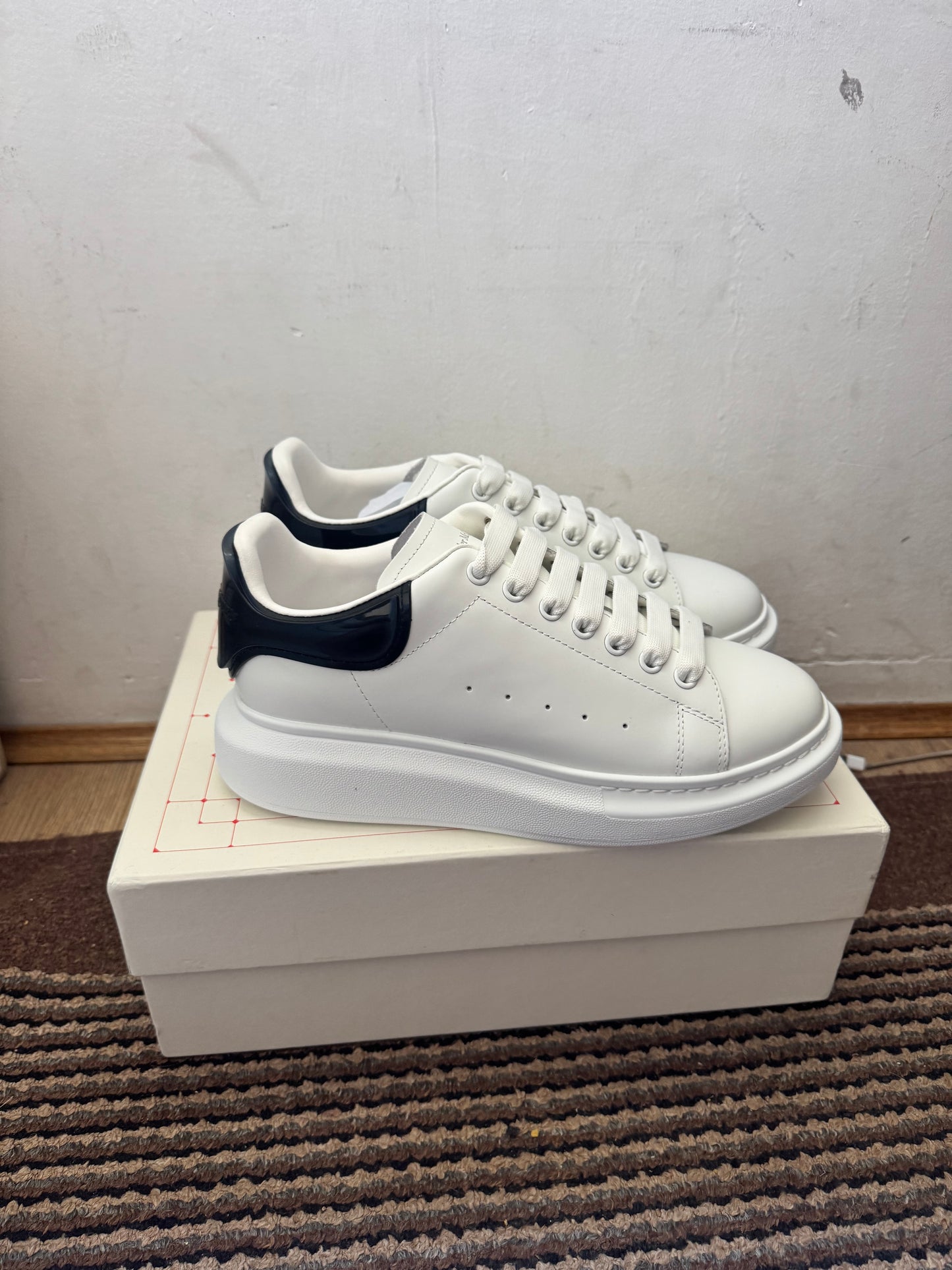 Alexander McQueen Broj 44(Odmah Dostupno)