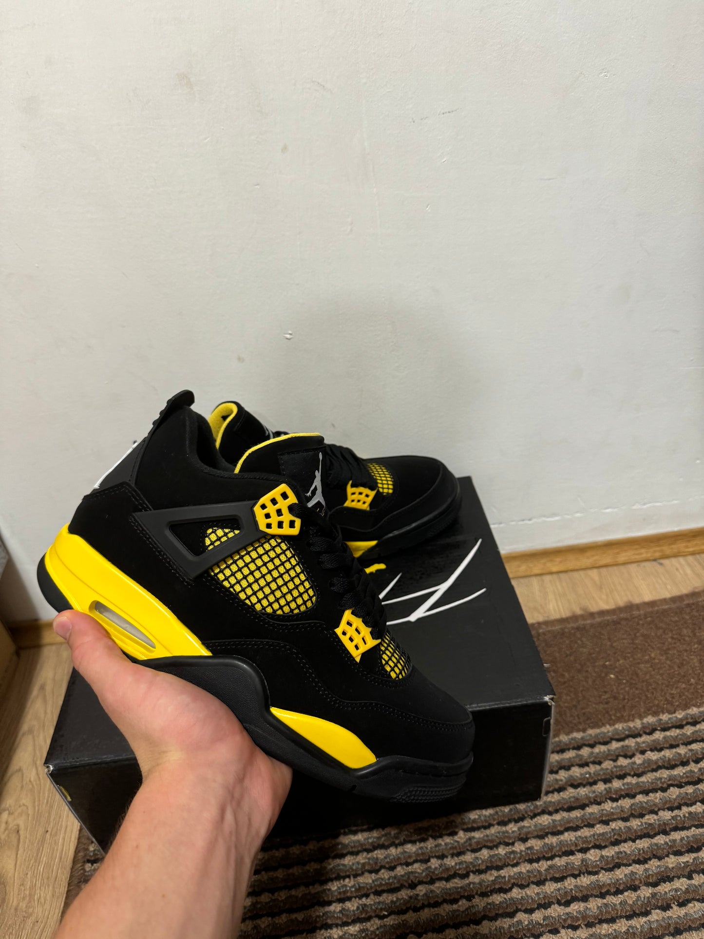 Jordan 4 Yellow Thunder Broj 41 (Odmah dostupno)