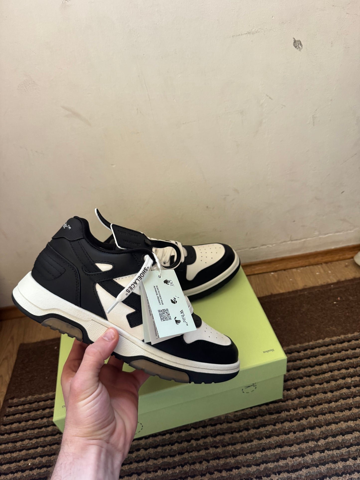 Off White Out of Office Broj 42(Odmah dostupno)