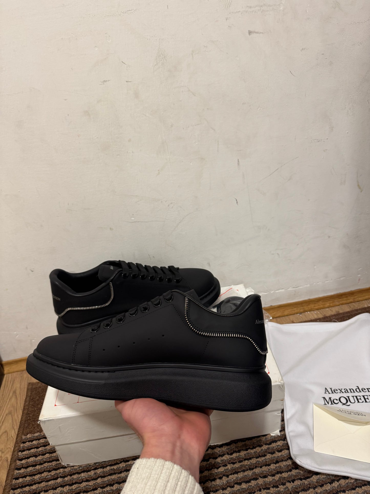 Alexander McQueen Broj 46(Odmah Dostupno)