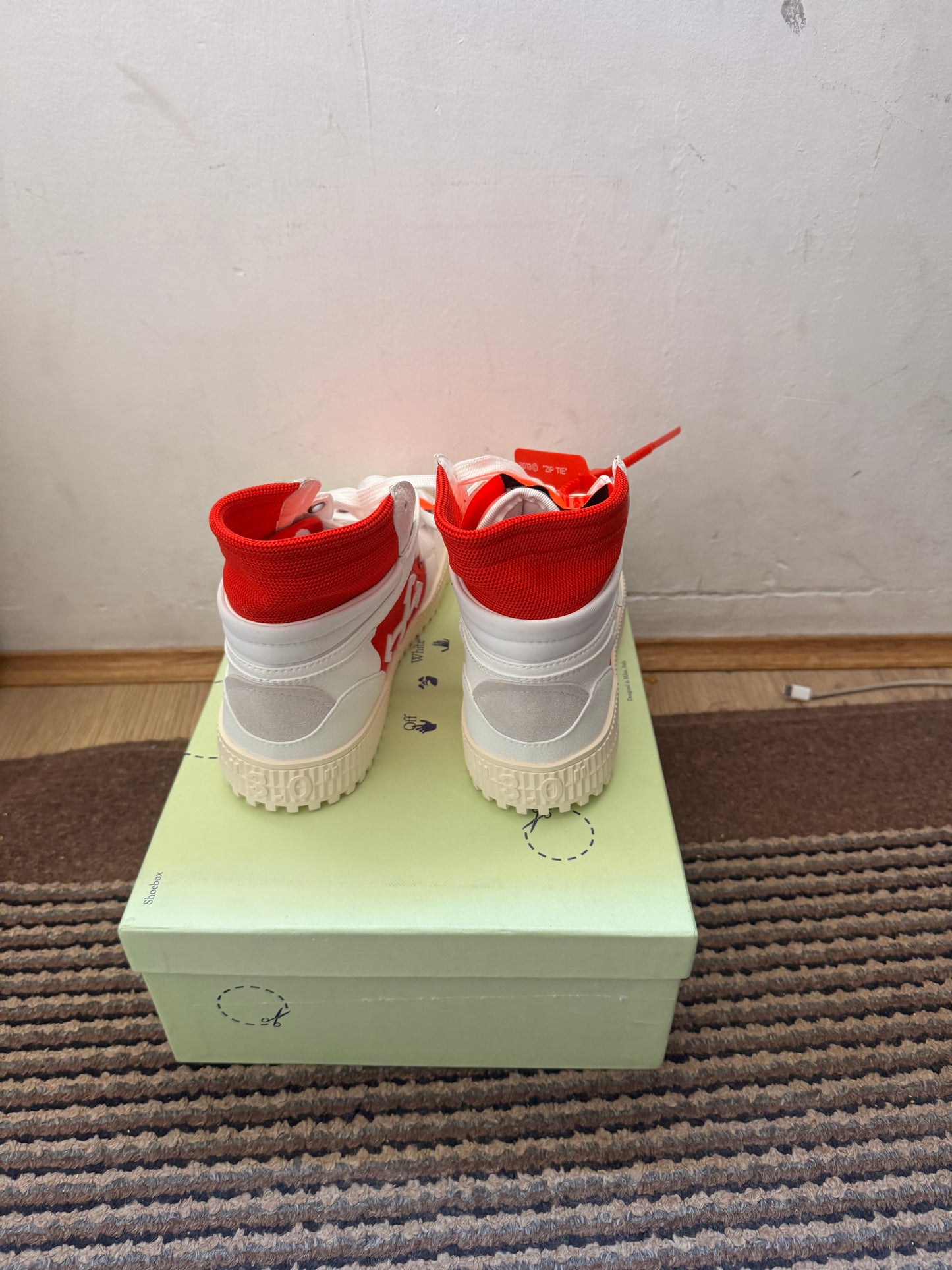 Off White Court Broj 40(Odmah dostupno)