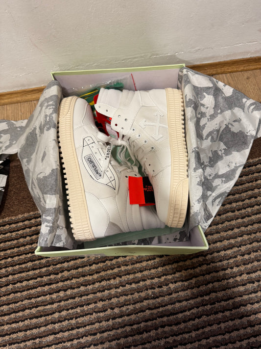 Off White Court Broj 39,41(Odmah dostupno)
