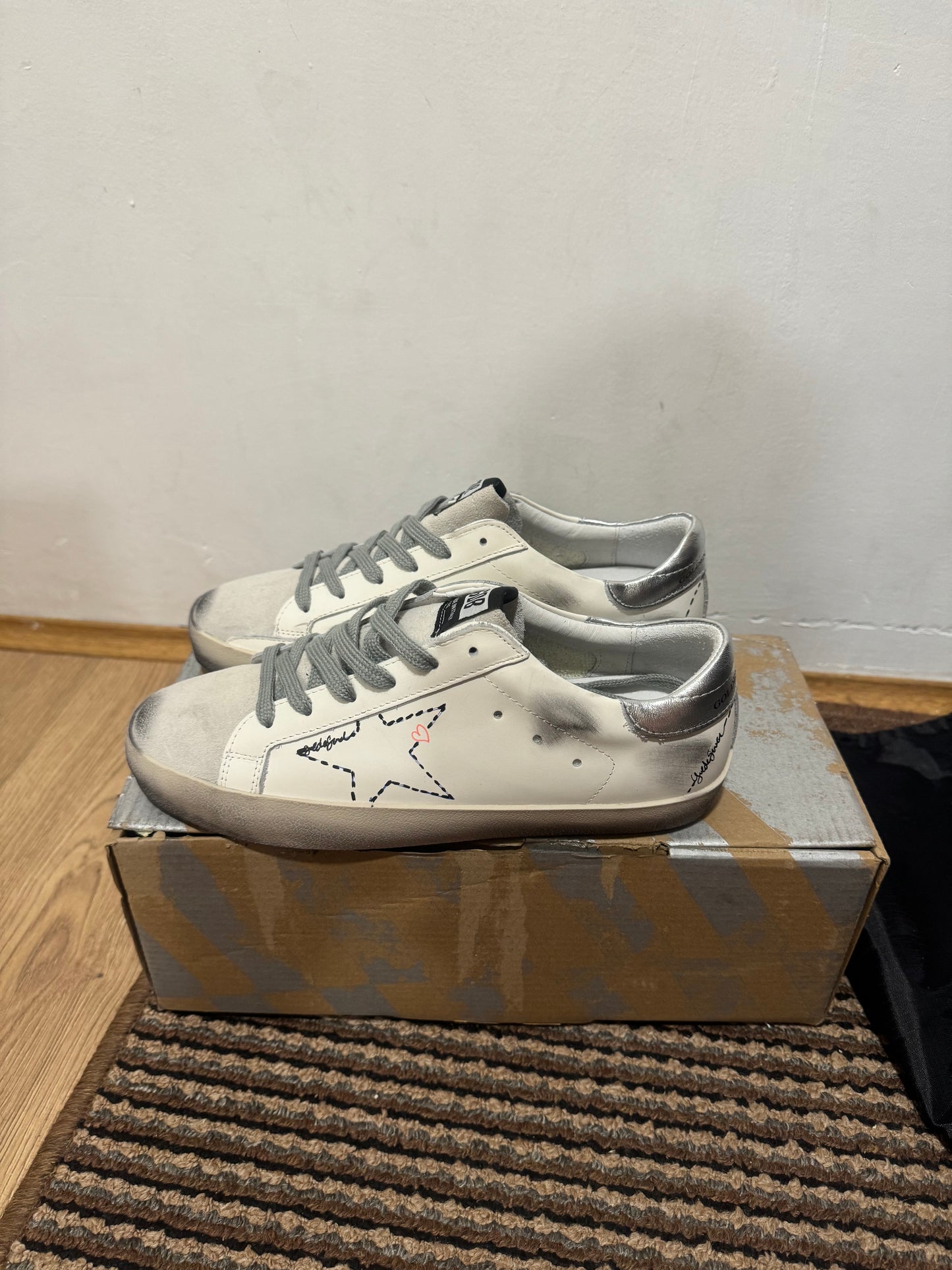 Golden Goose Broj 40 (Odmah dostupno)