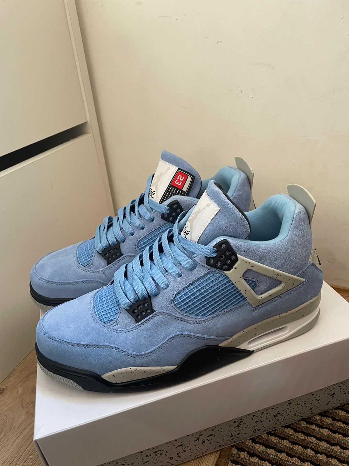 Jordan 4 Universtiy Blue Broj 45 (Odmah dostupno)