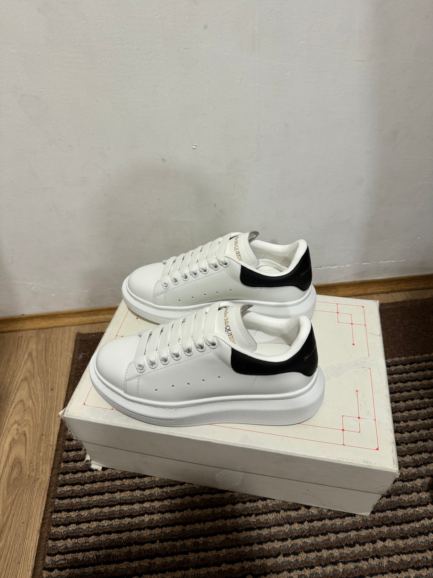 Alexander McQueen Broj 39(Odmah Dostupno)