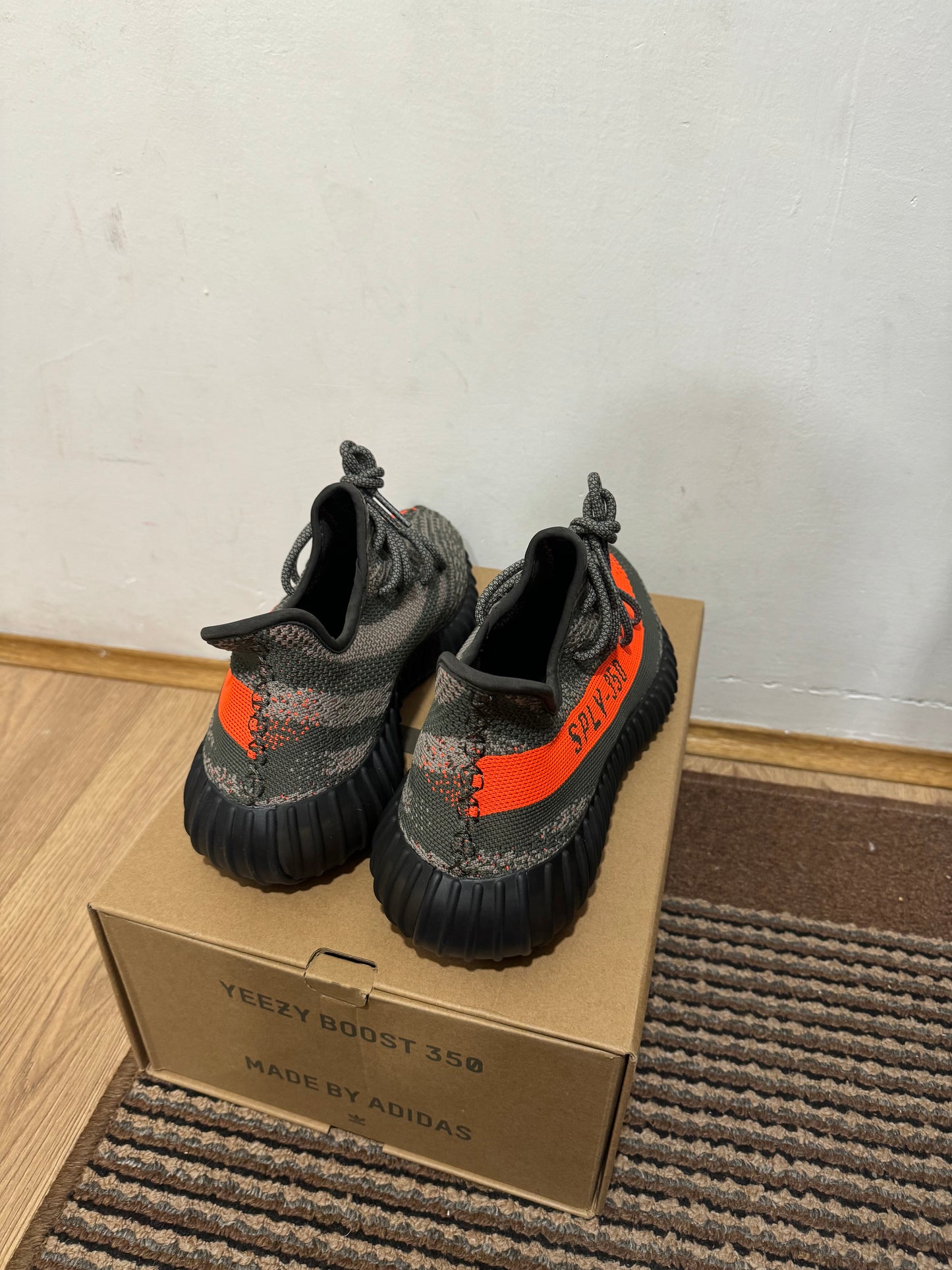 Yeezy 350 Carbon Beluga Broj 44(Odmah Dostupno)