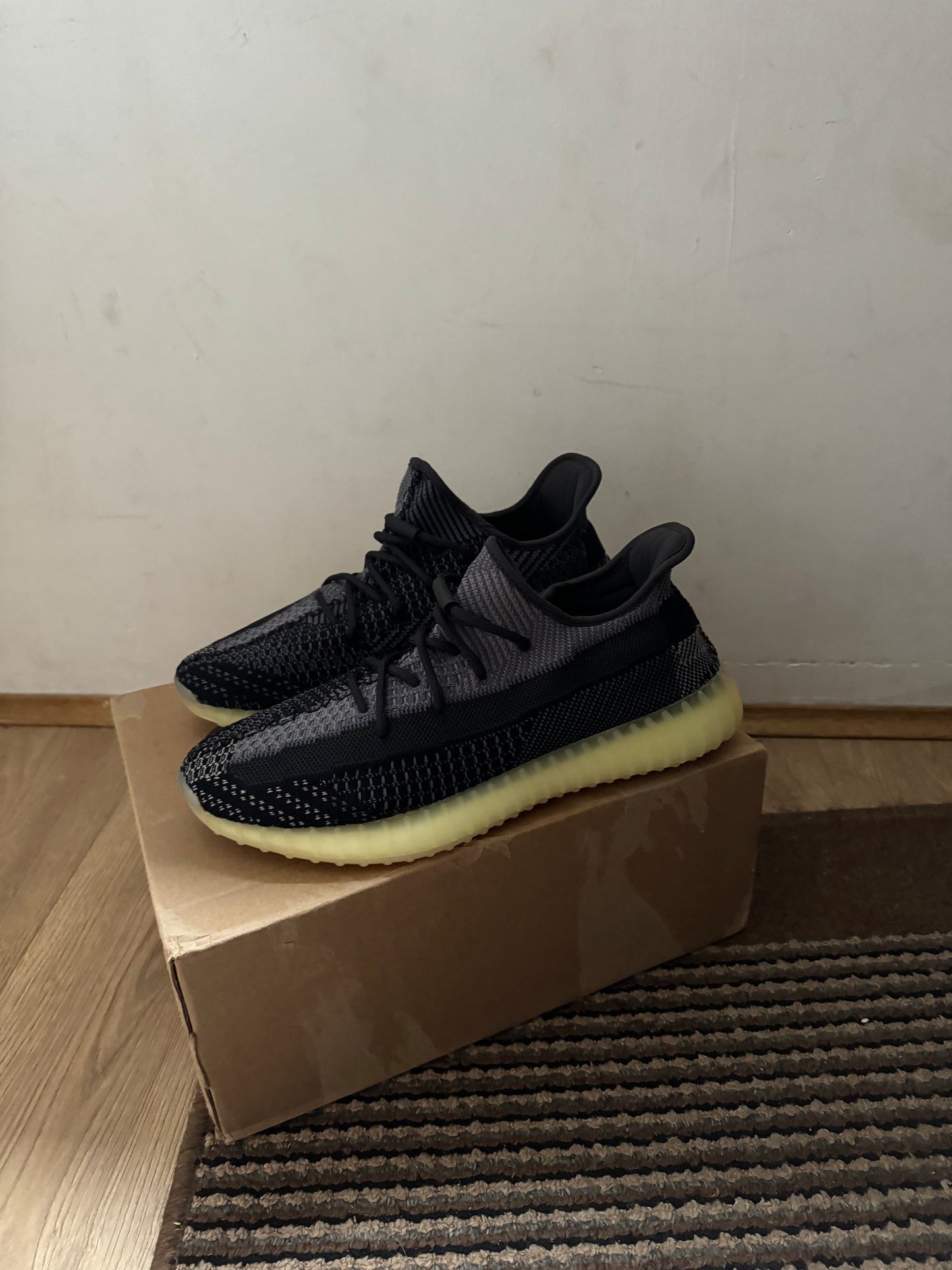 Yeezy 350 Carbon Broj 45 (Odmah dostupno)