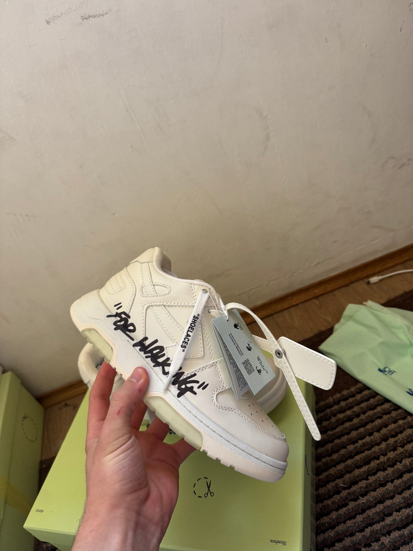 Off White Out of Office Broj 37(Odmah dostupno)